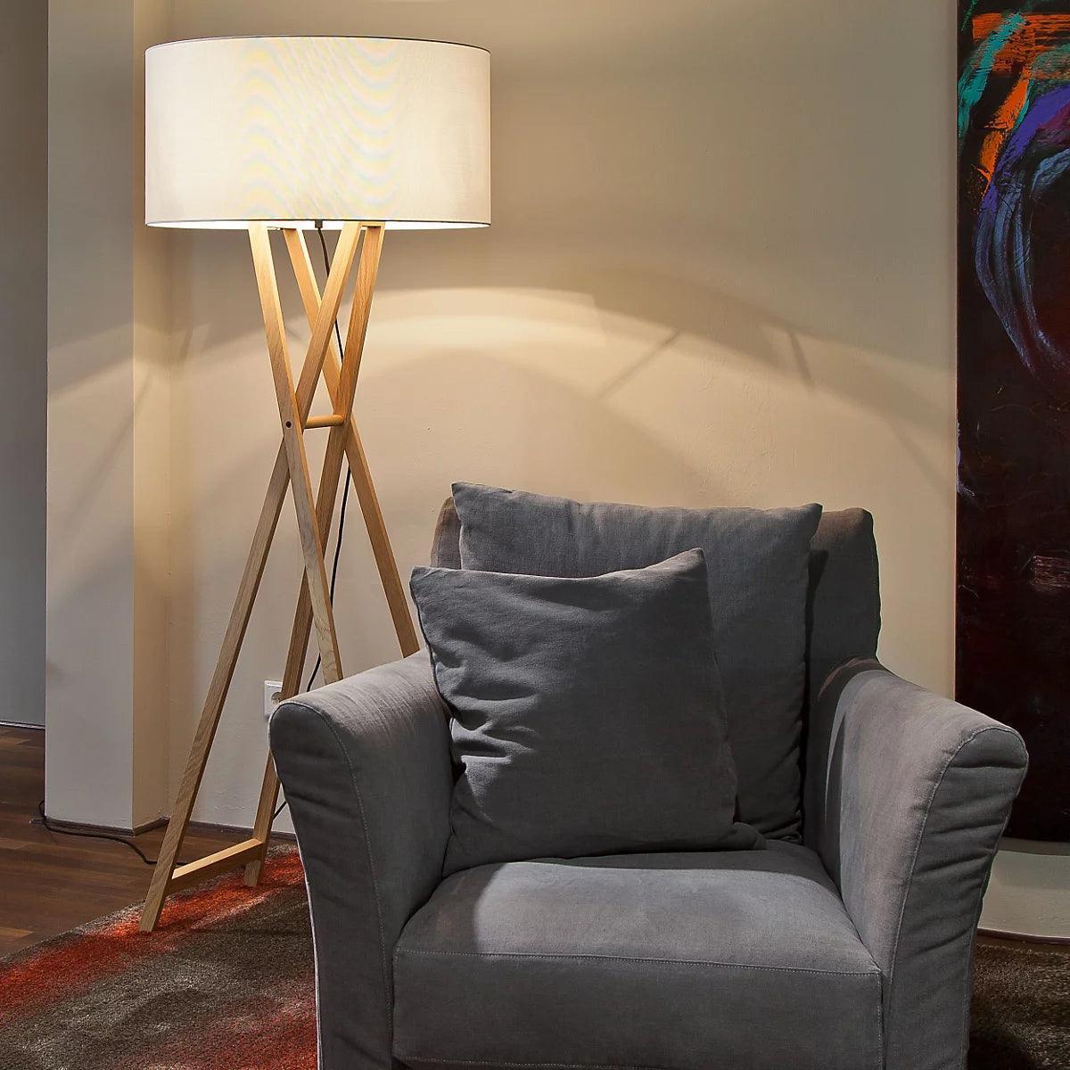 Lampa podłogowa CALA dąb lakierowany Marset Eye on Design