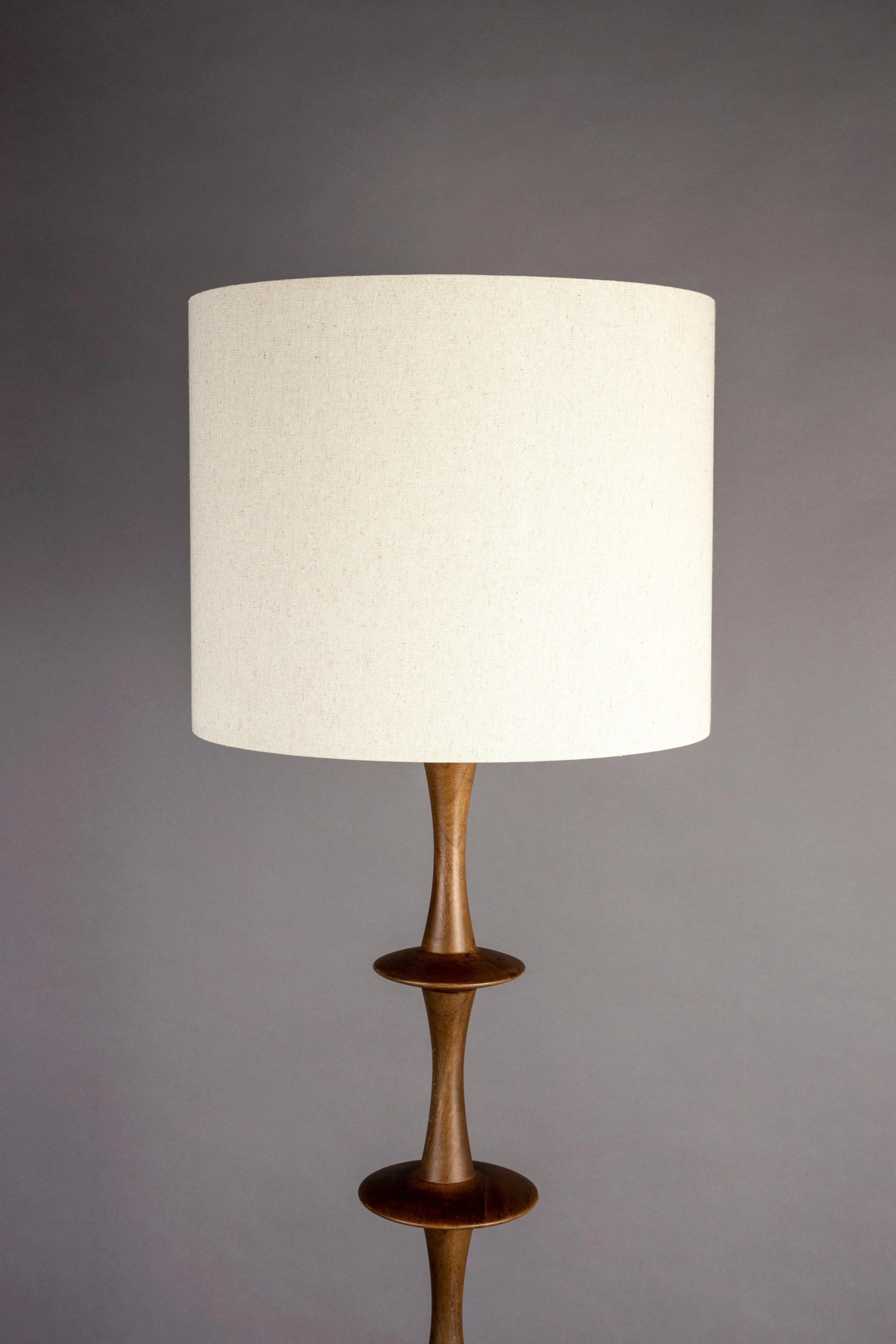Lampa podłogowa CATH drewno mango – styl vintage