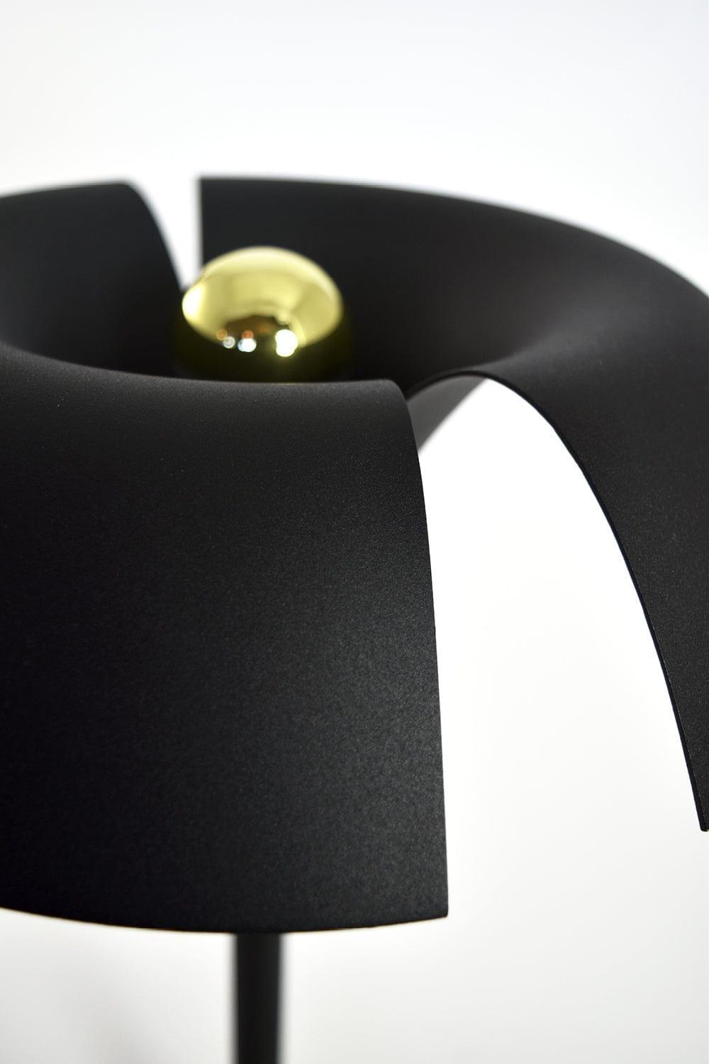 Lampa podłogowa CYCNUS czarny AYTM Eye on Design