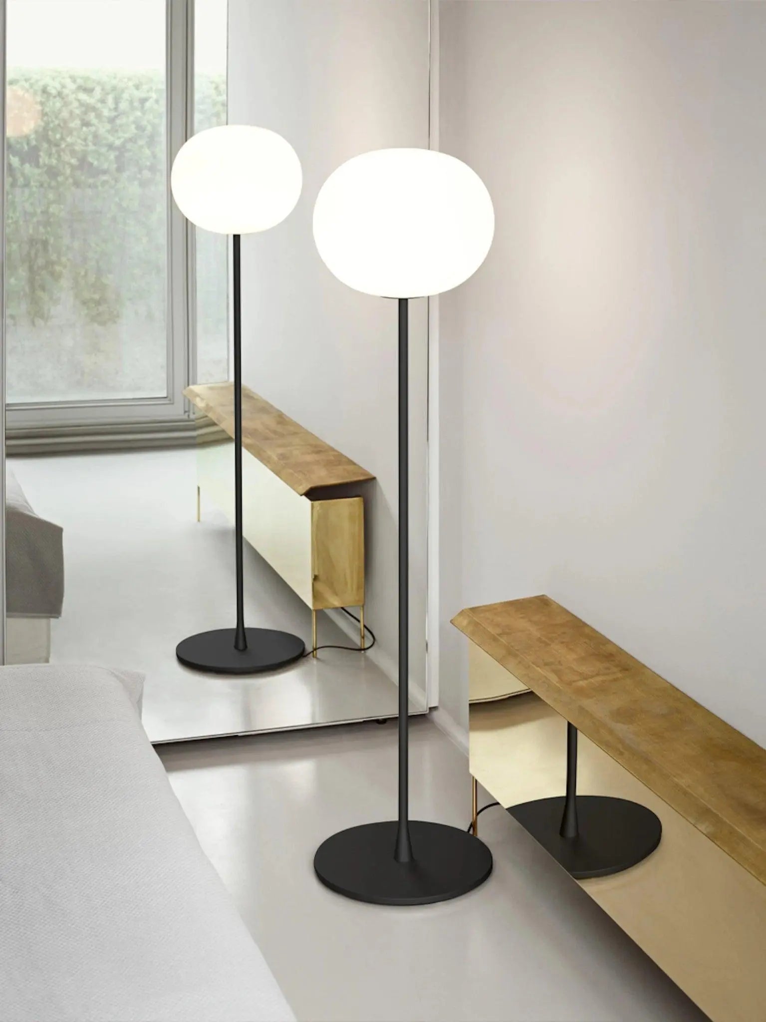Lampa podłogowa GLO-BALL czarny matowy – Flos