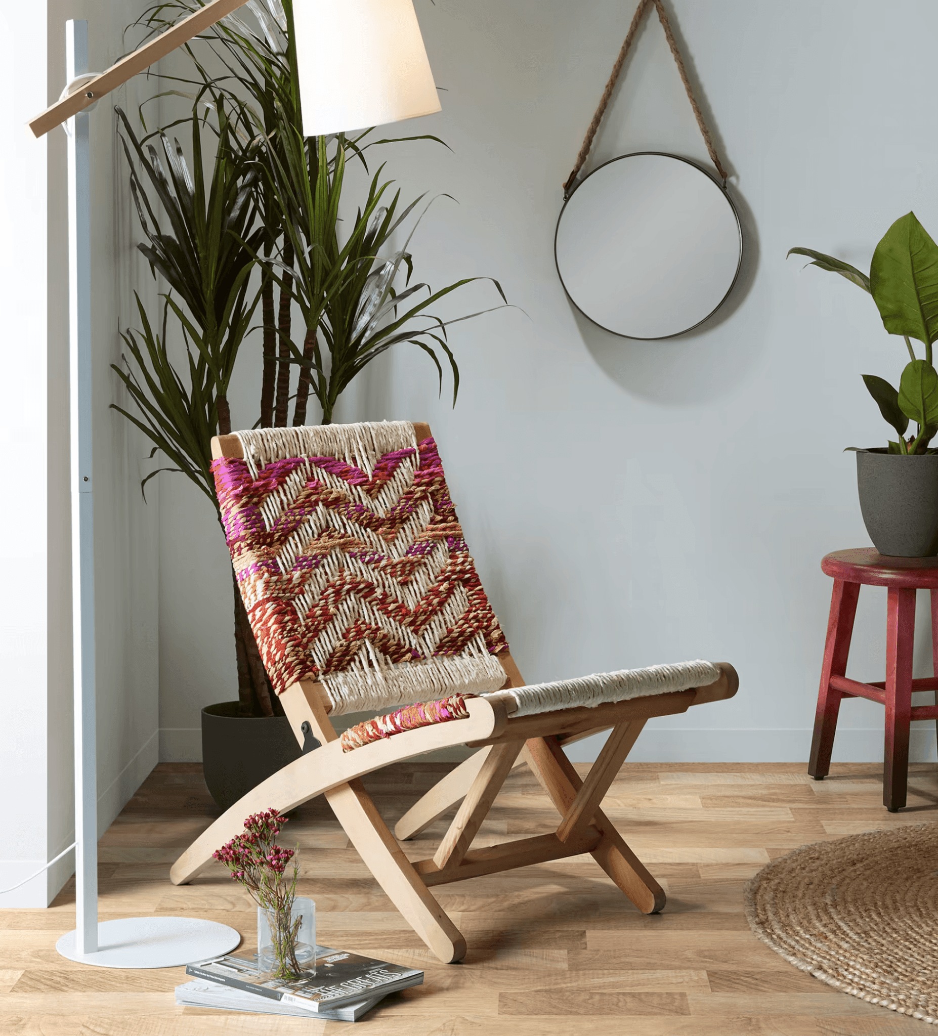 Lampa podłogowa KOSTA biały z drewnianym wykończeniem La Forma Eye on Design