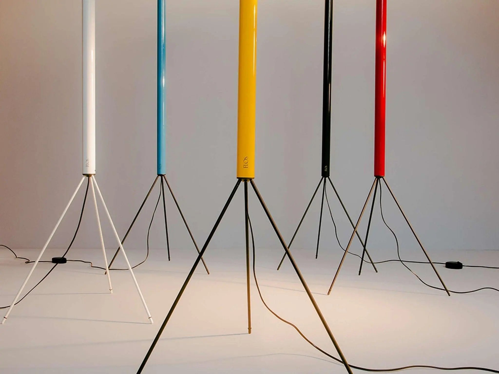 Lampa podłogowa LUMINATOR niebieski – Flos