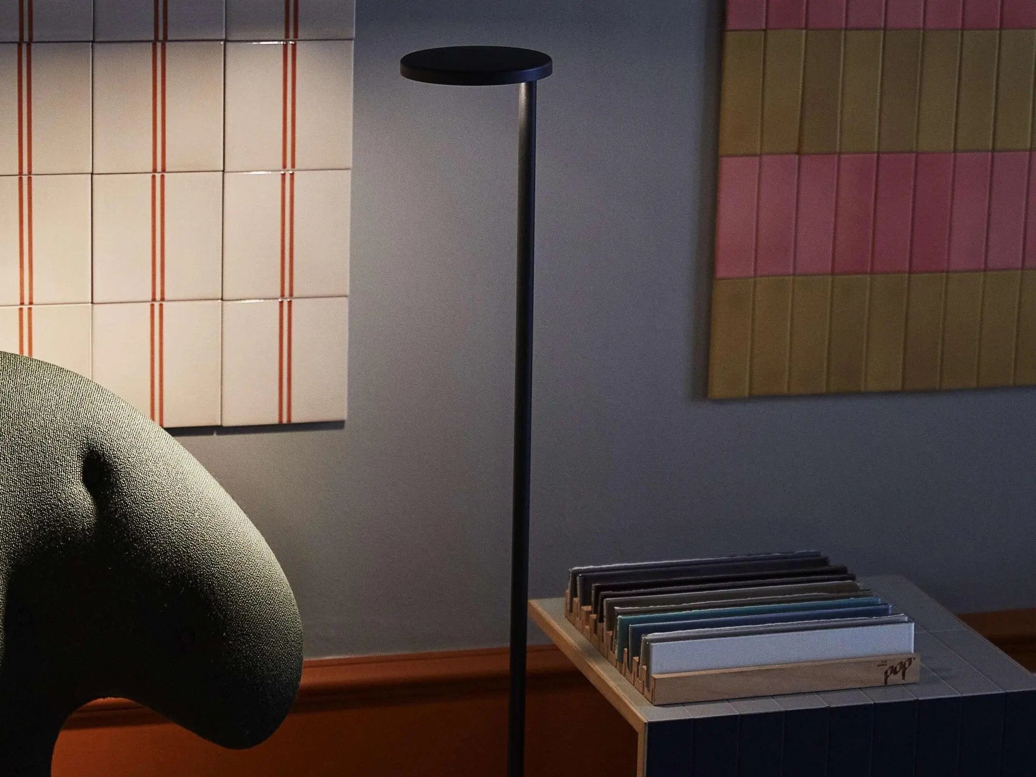 Lampa podłogowa OBLIQUE antracyt matowy, marka Flos