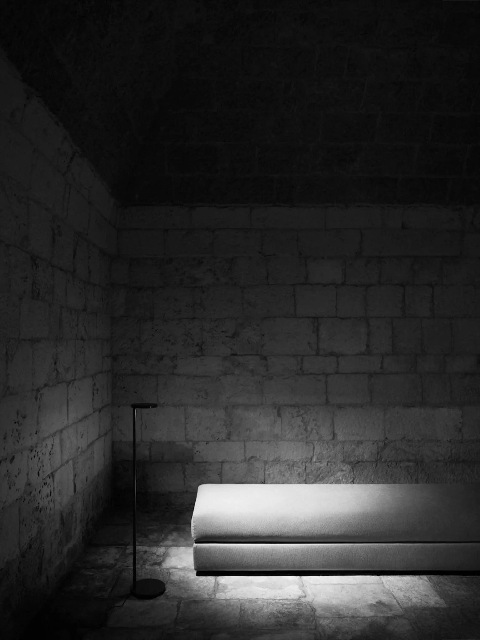 Lampa stojąca OBLIQUE antracyt matowy – Flos