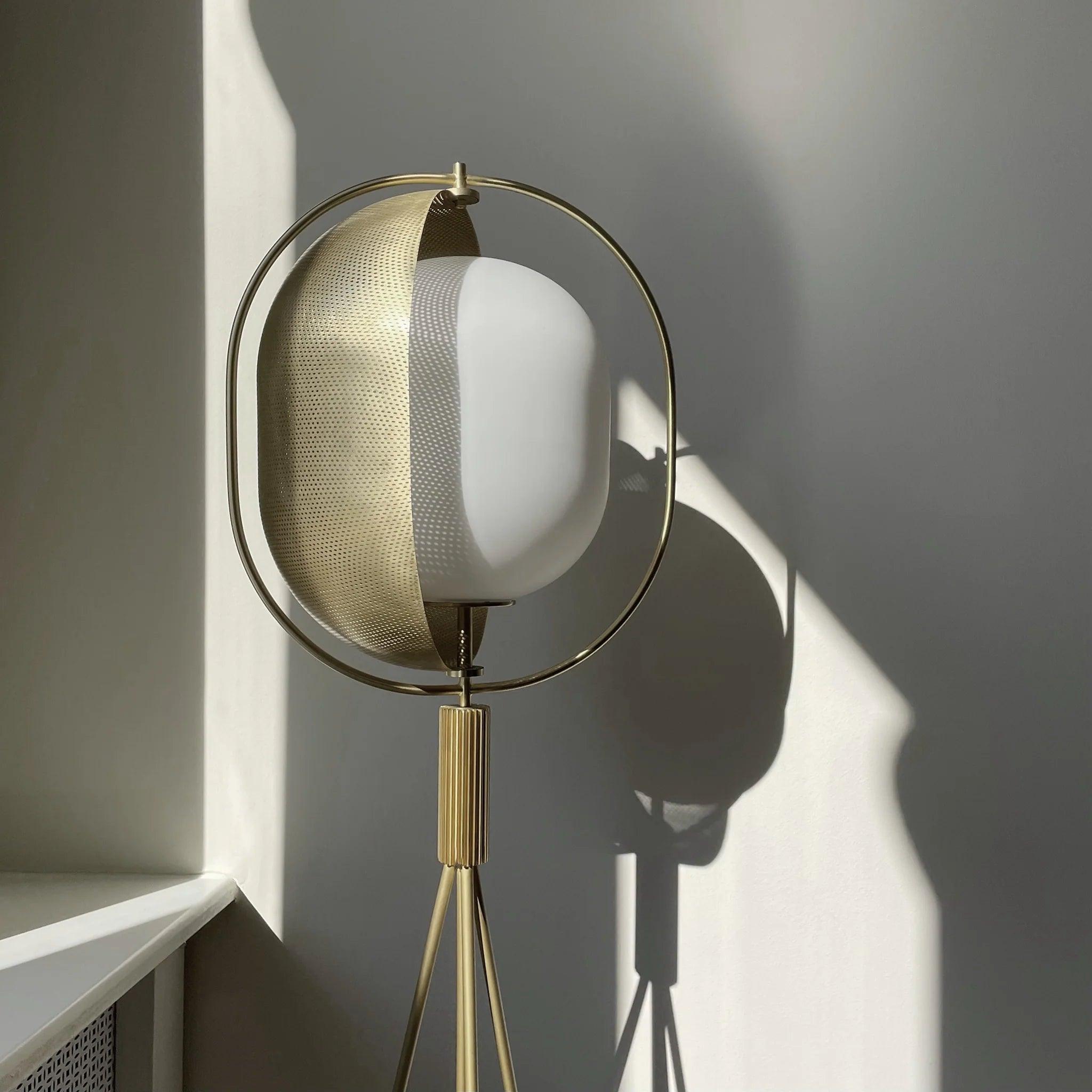 Lampa podłogowa PEARL mosiądz 101 Copenhagen Eye on Design