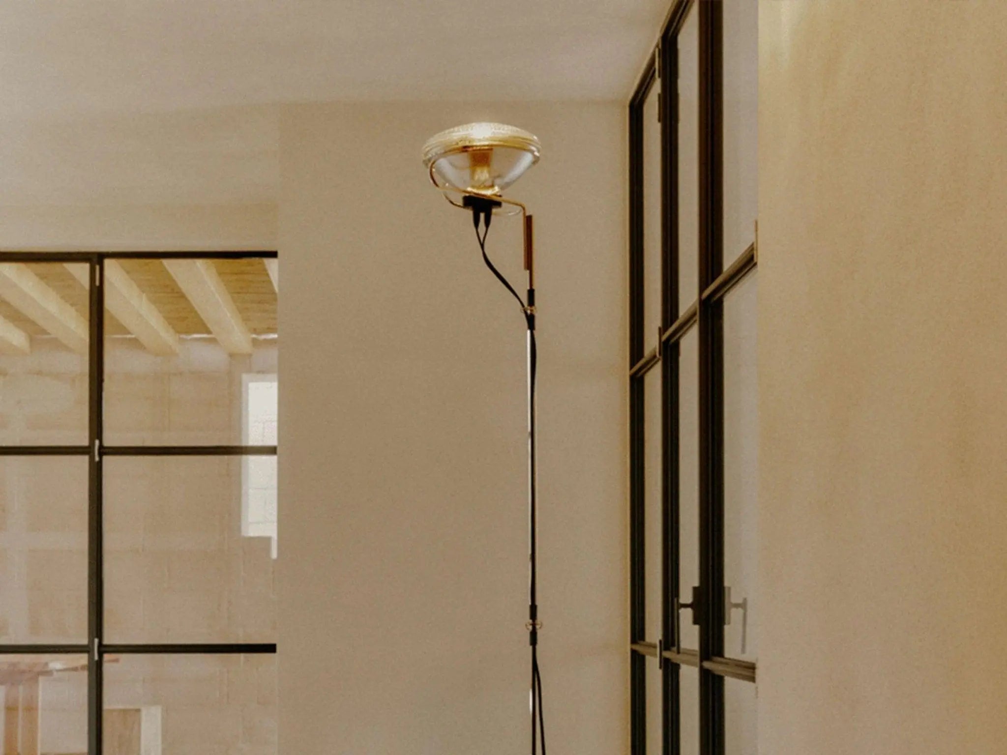 Lampa podłogowa TOIO czarny matowy – Flos