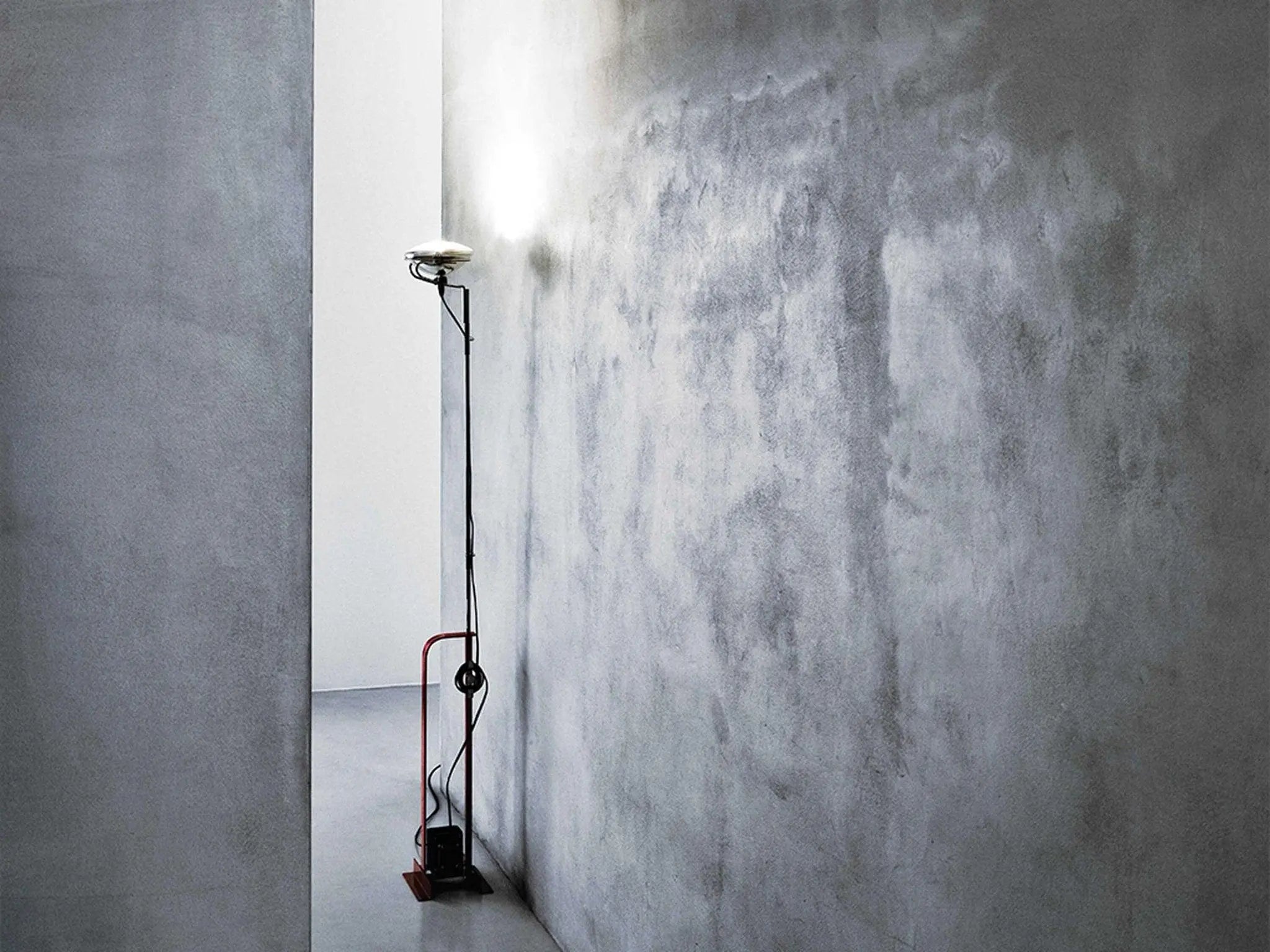Lampa podłogowa TOIO czerwony – Flos