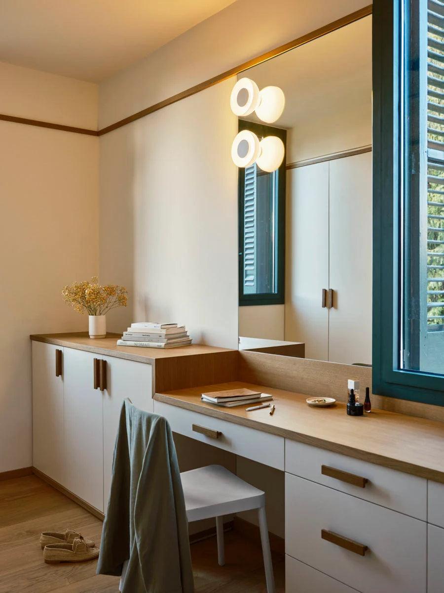 Lampa ścienna AURA opalane szkło Marset Eye on Design