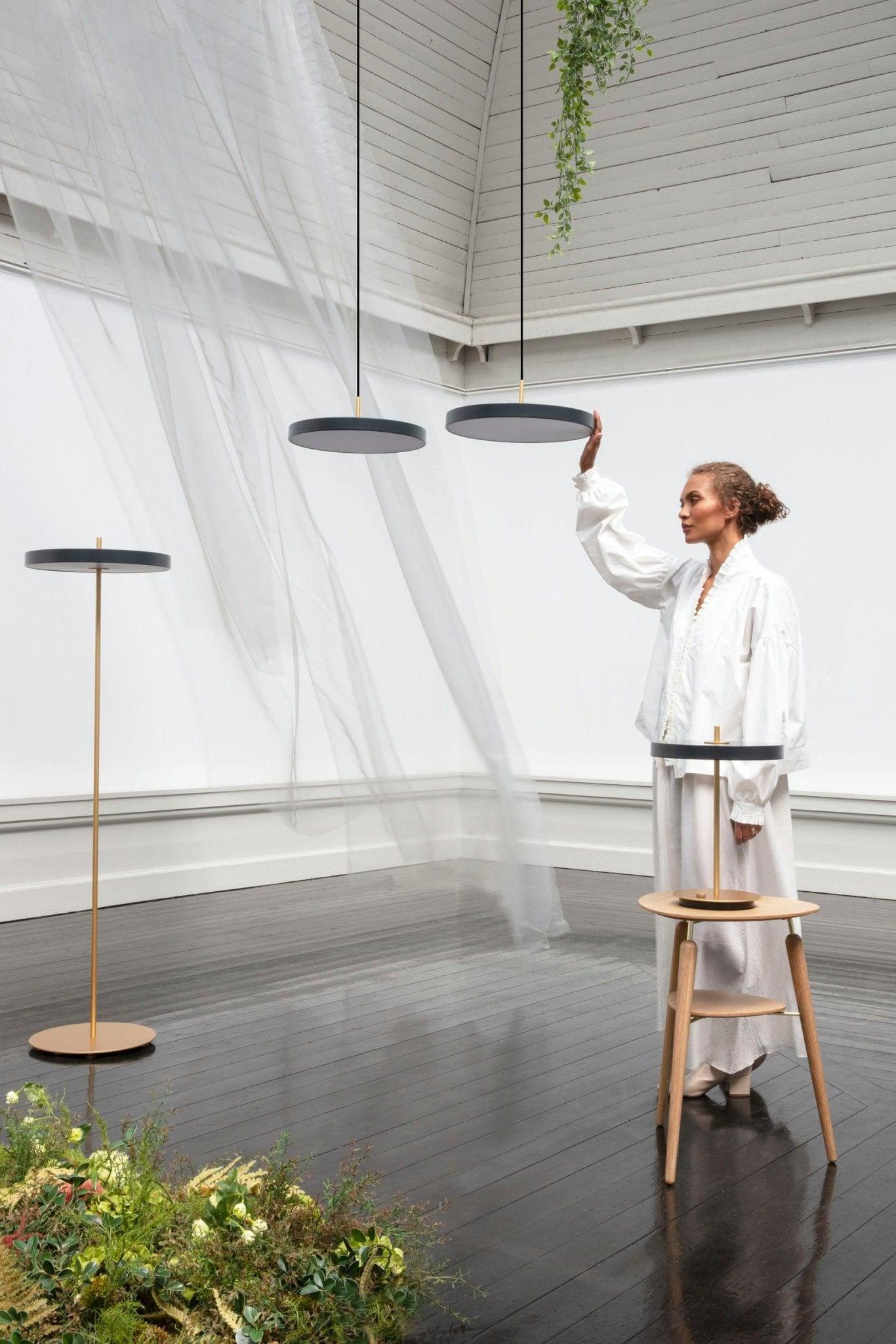 Lampa stołowa ASTERIA TABLE antracytowy UMAGE Eye on Design