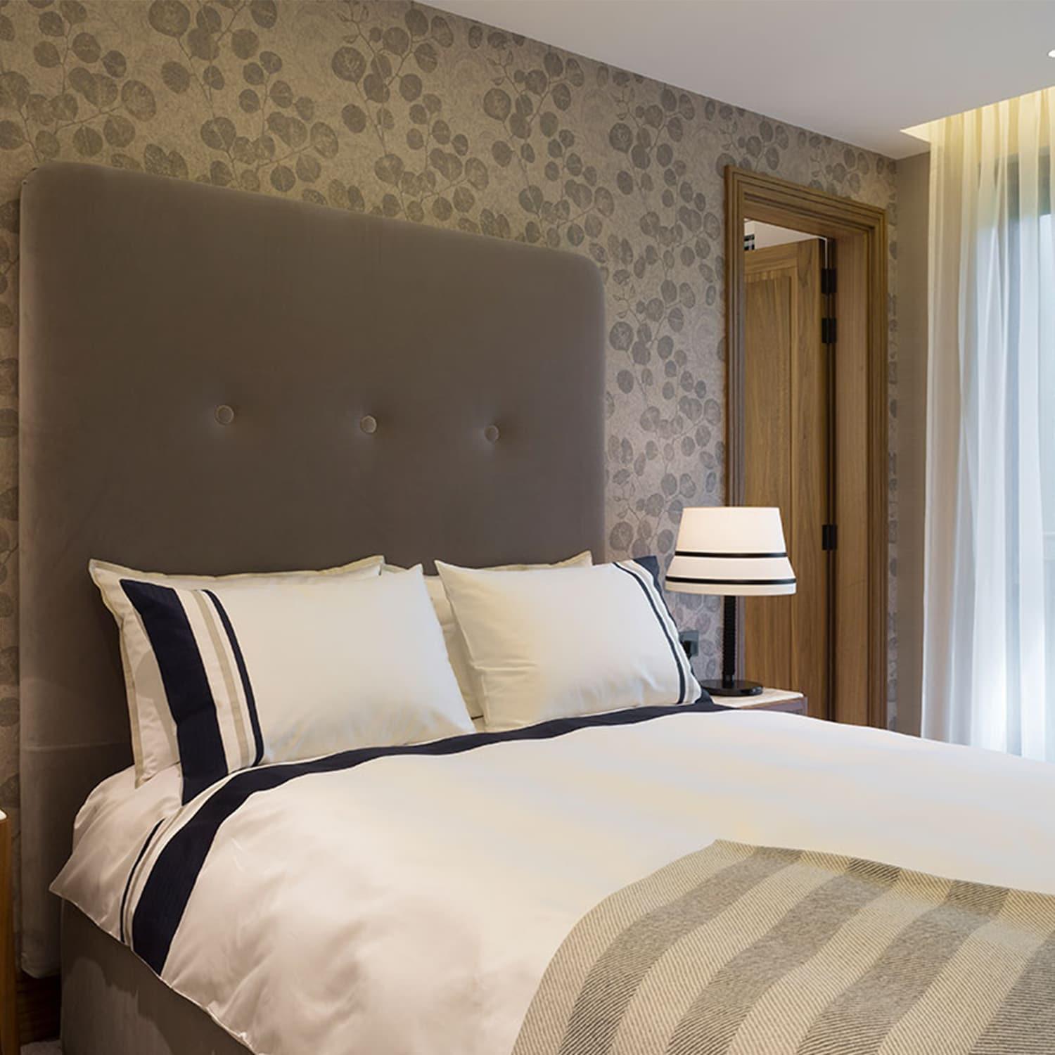 Lampa stołowa AUDREY biały z niebieskim wykończeniem Contardi Eye on Design