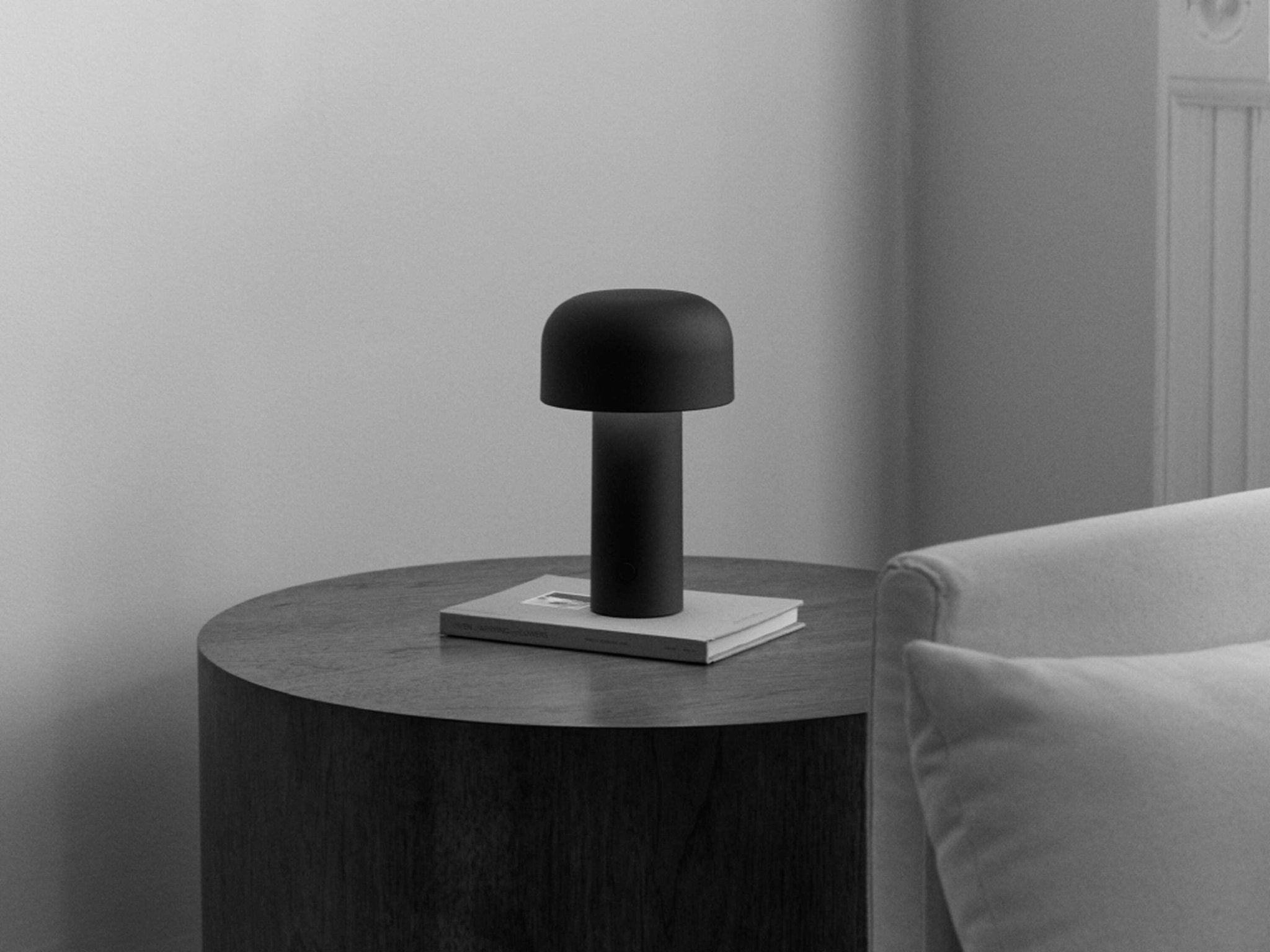 Lampa stołowa BELLHOP czarny matowy Flos Eye on Design