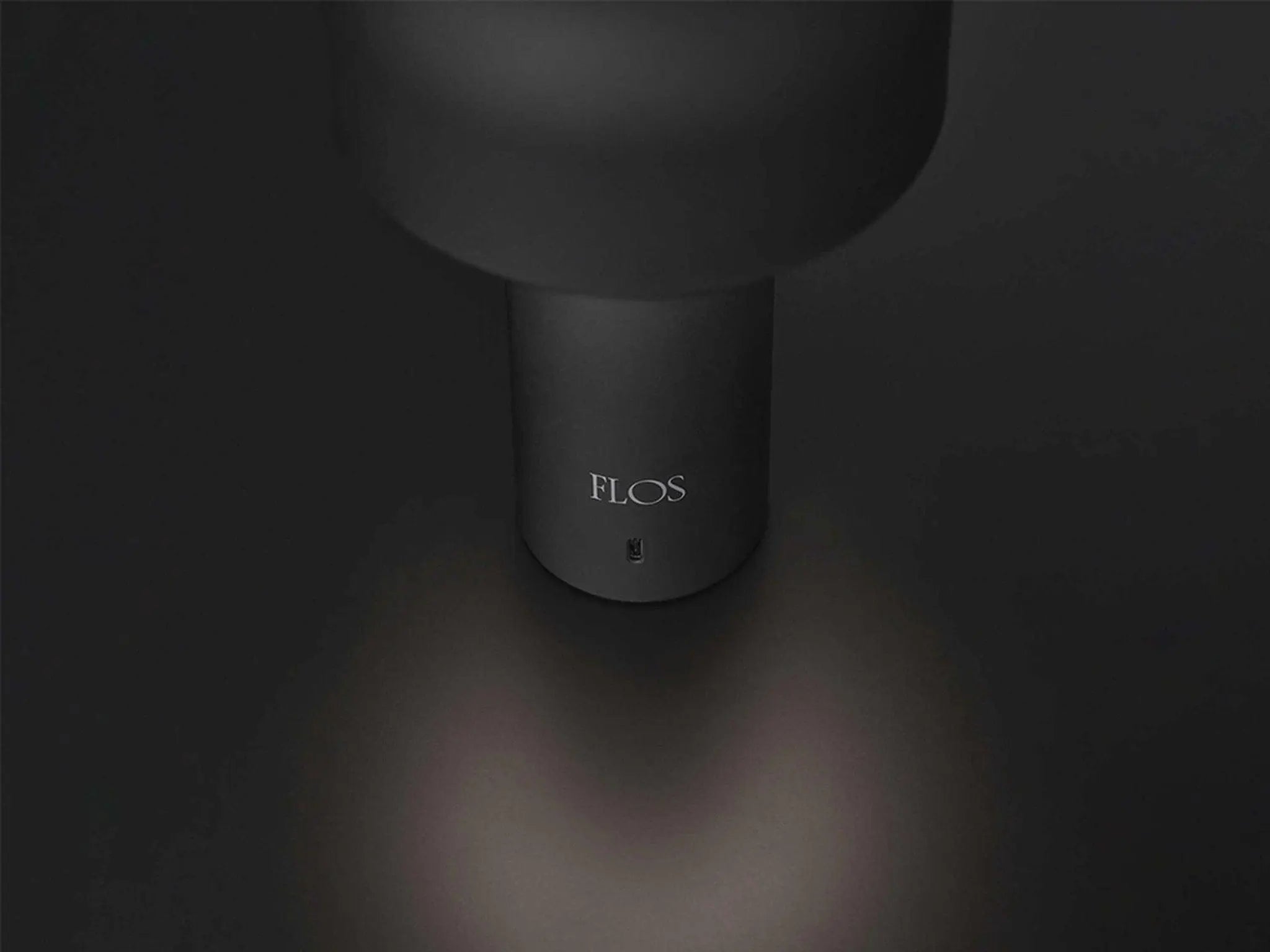 Lampa stołowa BELLHOP czarny matowy – Flos