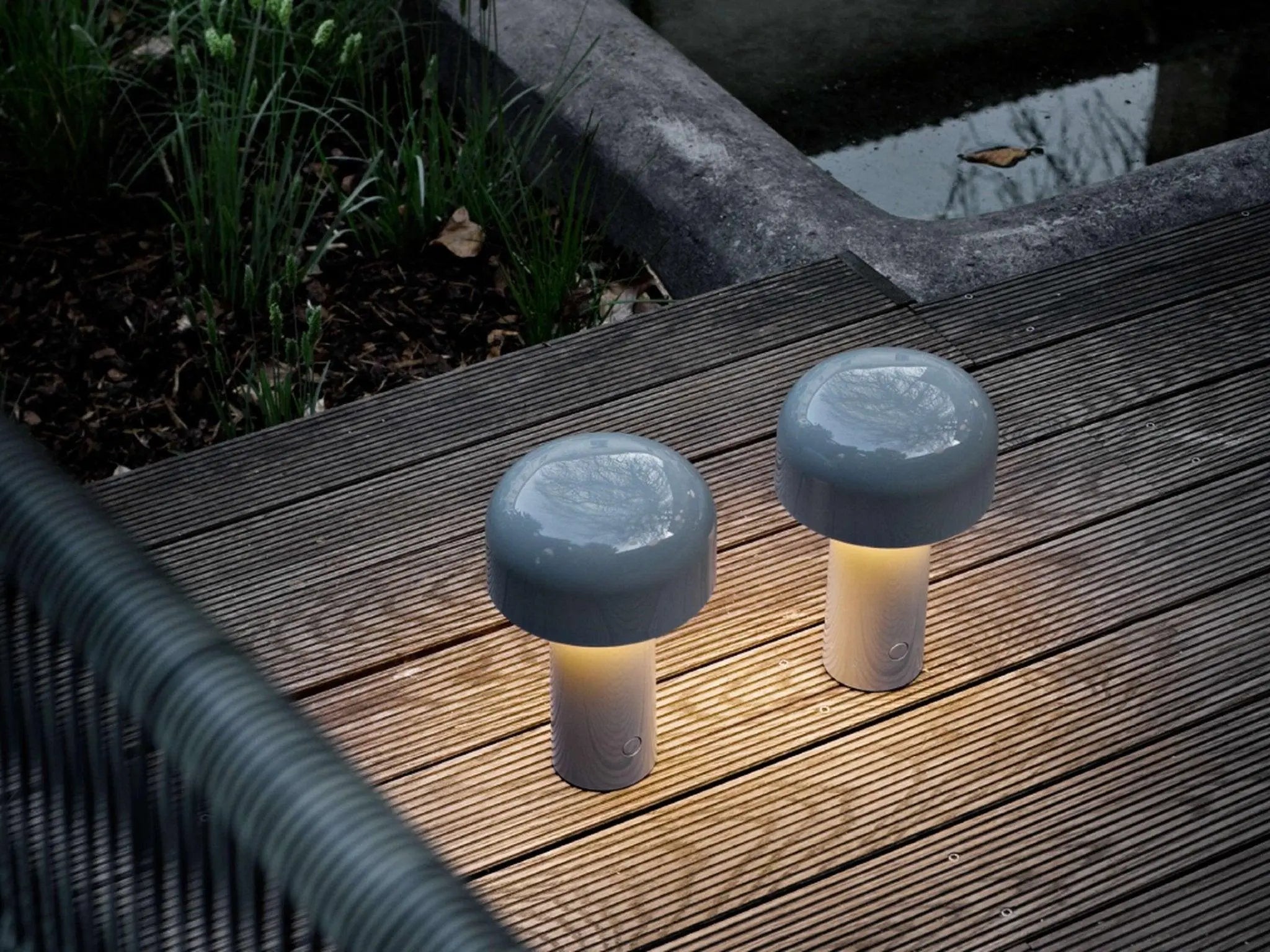 Lampa stołowa BELLHOP szary – Flos