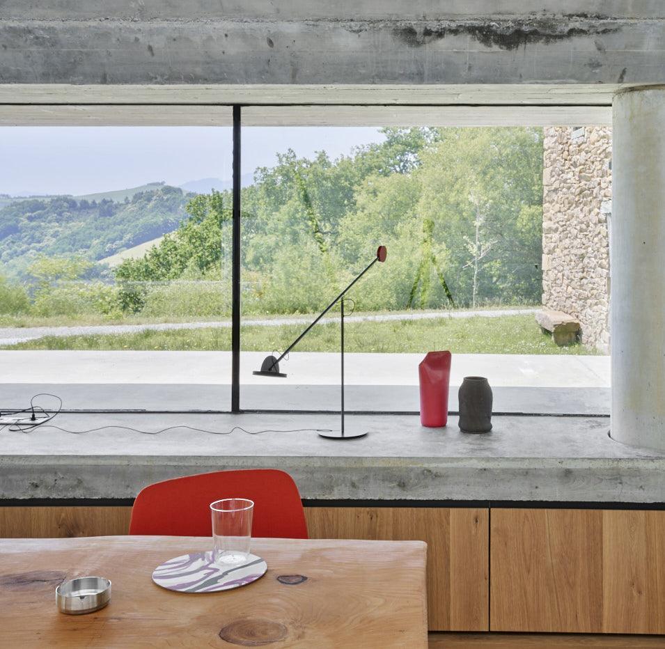 Lampa stołowa COPERNICA grafitowy ze srebrnym wykończeniem Marset Eye on Design