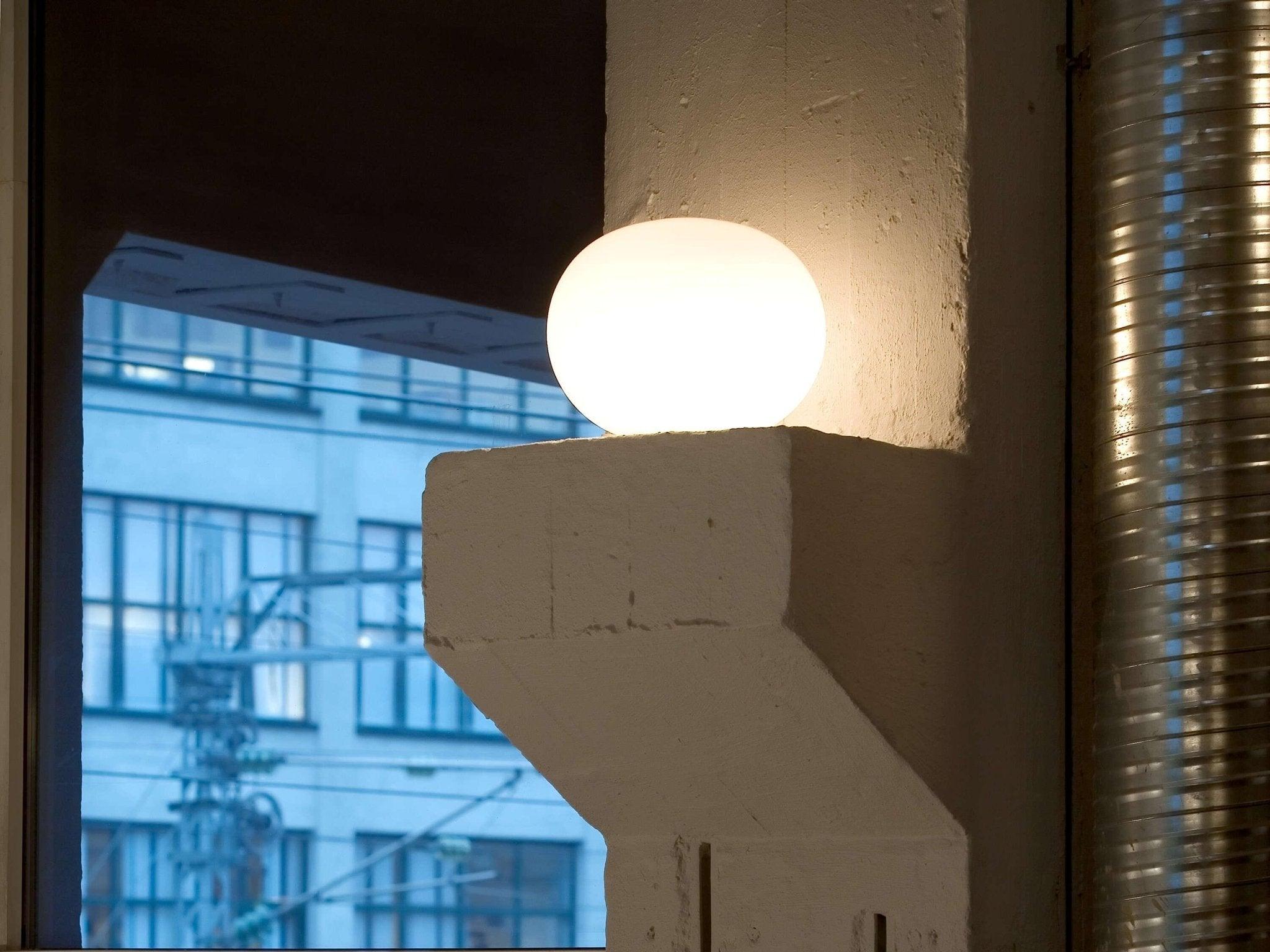 Lampa stołowa GLO-BALL biały Flos Eye on Design