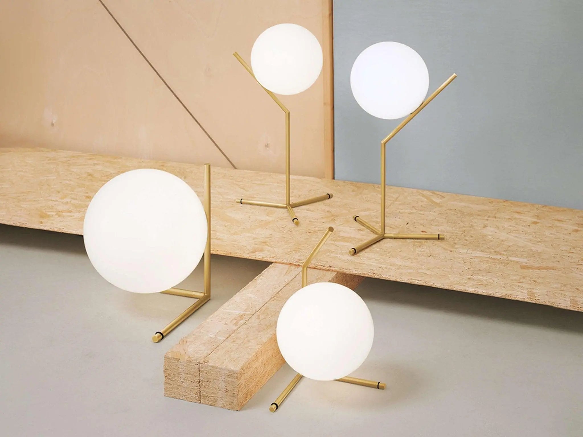 Lampa stołowa IC LIGHTS mosiężny – Flos