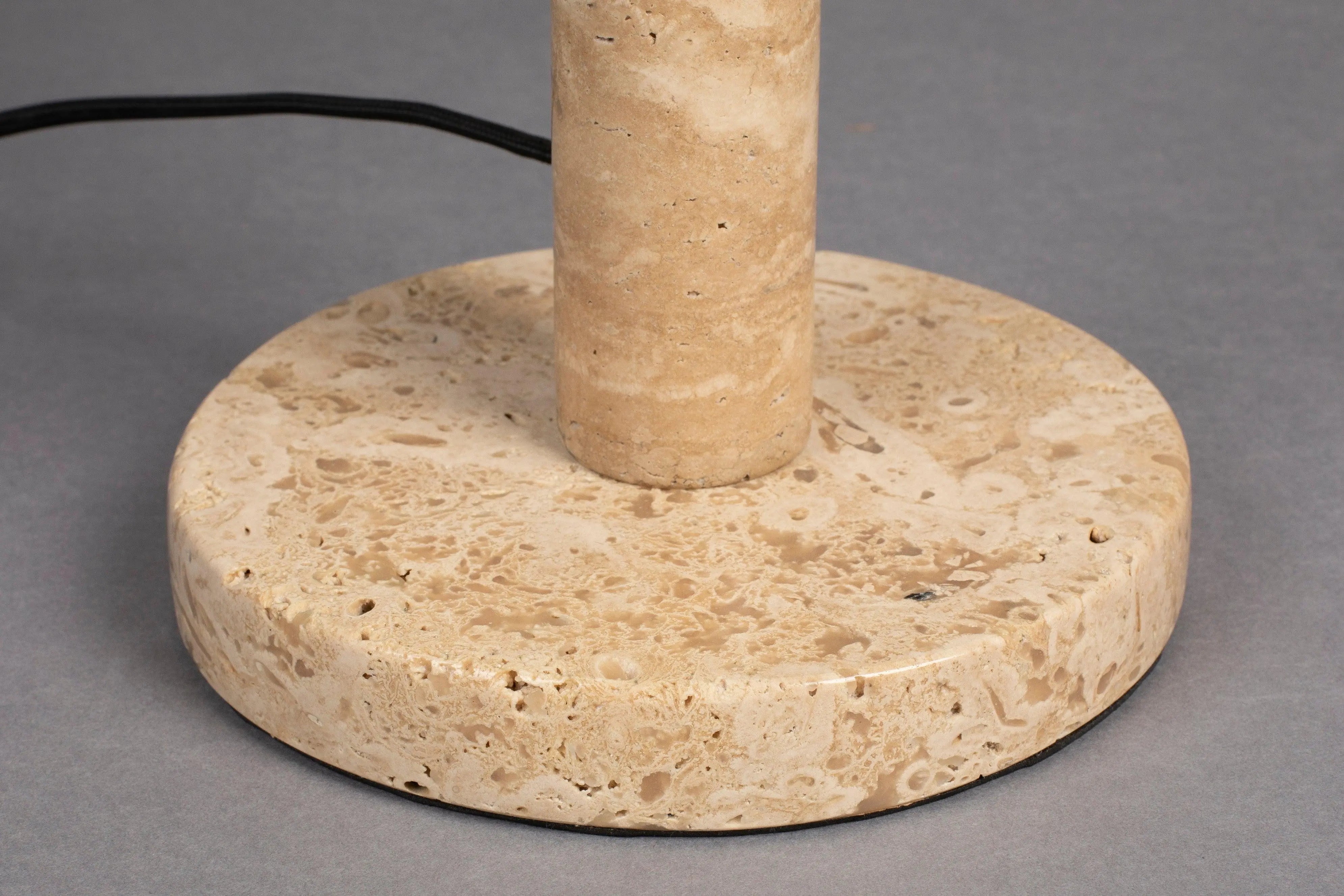 Lampa stołowa JACKON trawertyn – drewno orzechowe, Dutchbone