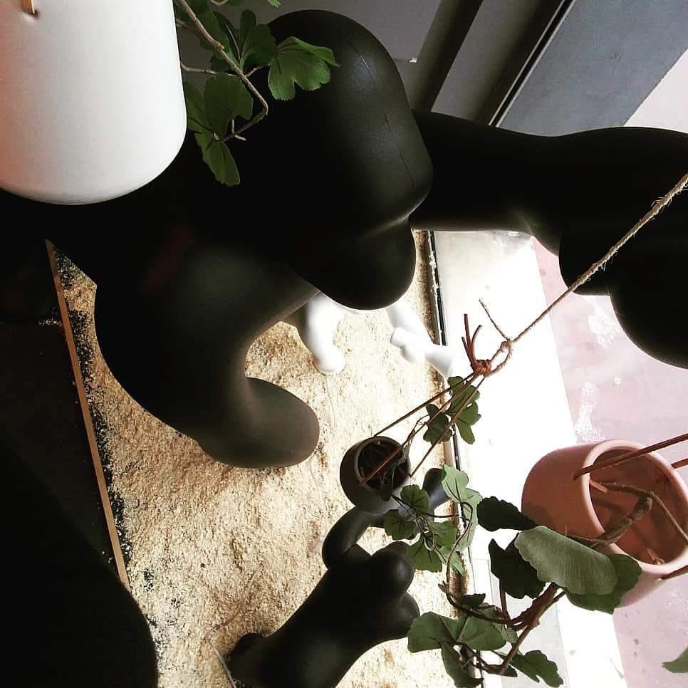 Lampa stołowa KONG niebieski Qeeboo Eye on Design