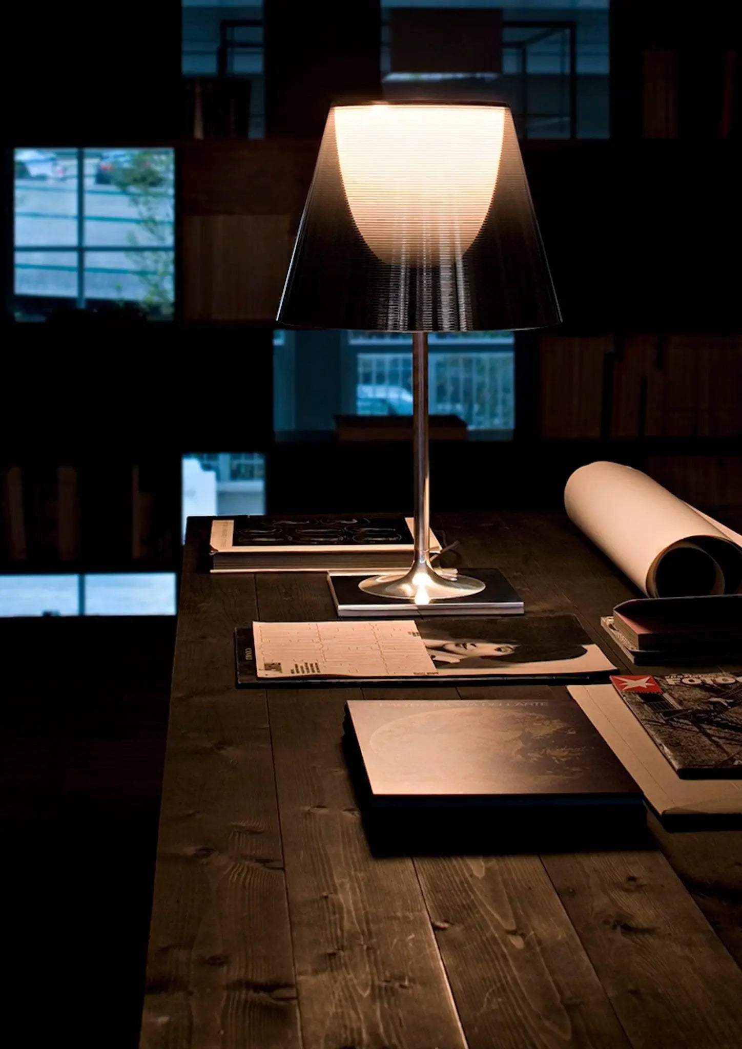 Lampa stołowa KTRIBE czarny – styl nowoczesny