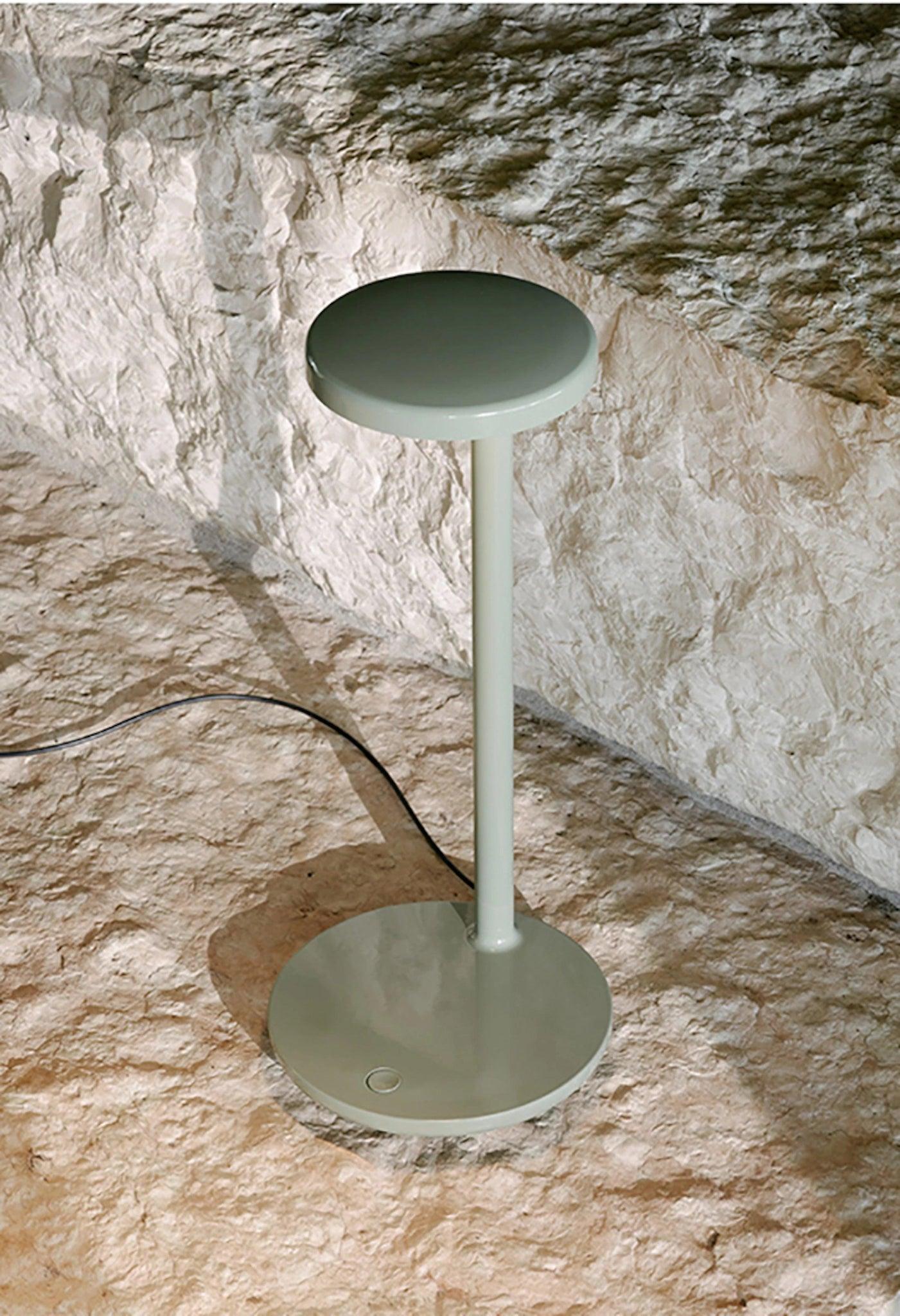 Lampa stołowa OBLIQUE szałwiowy Flos Eye on Design