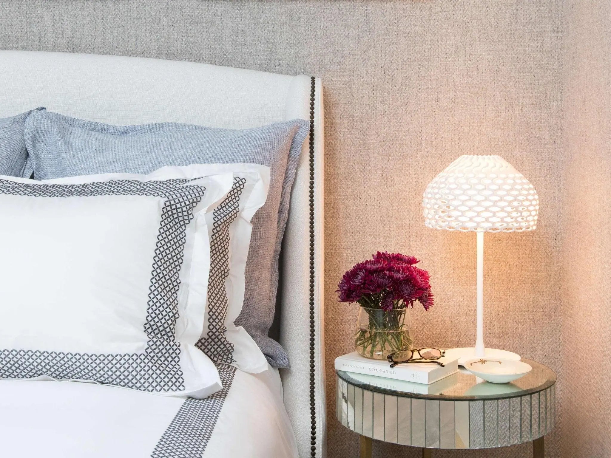 Lampa stołowa TATOU biały – styl nowoczesny