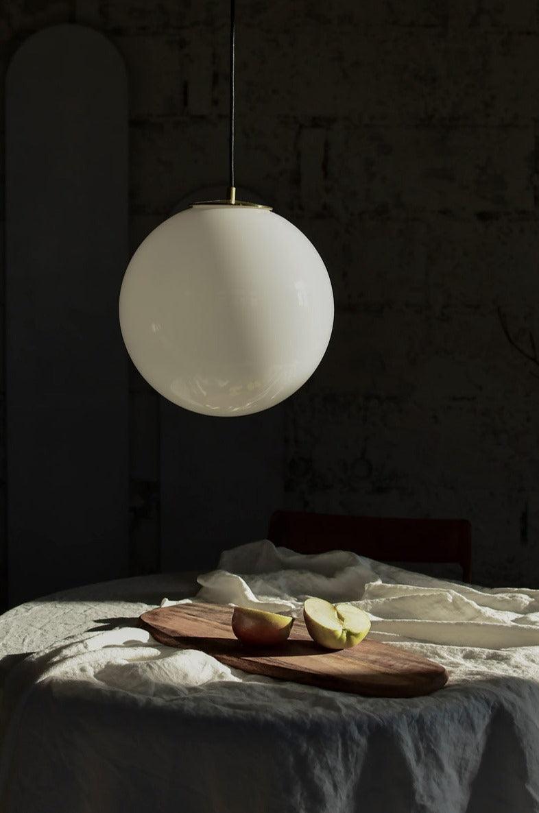 Lampa wisząca BIAŁA KULA nikiel Embassy Interiors Eye on Design