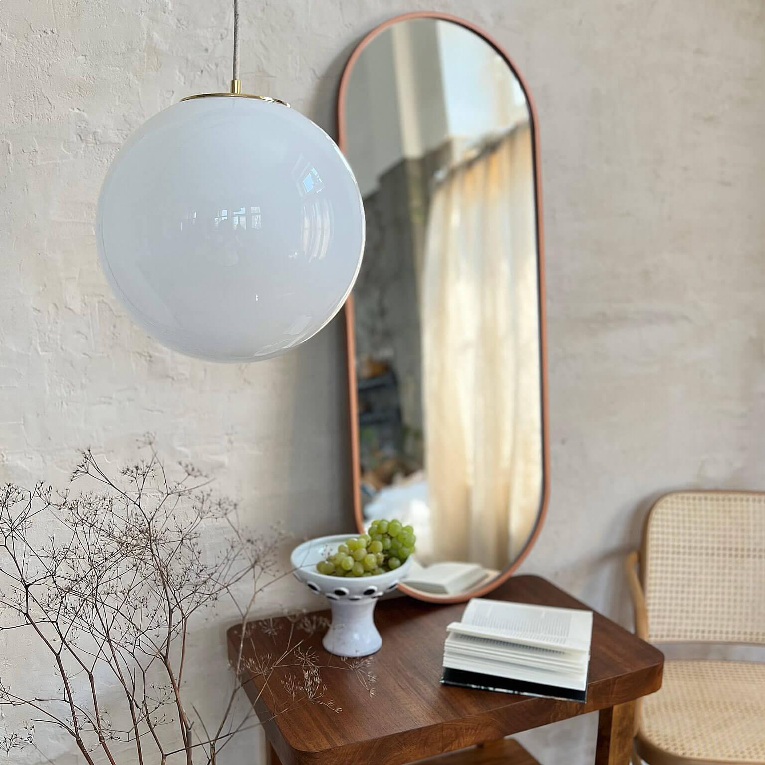 Lampa wisząca BIAŁA KULA nikiel Embassy Interiors Eye on Design