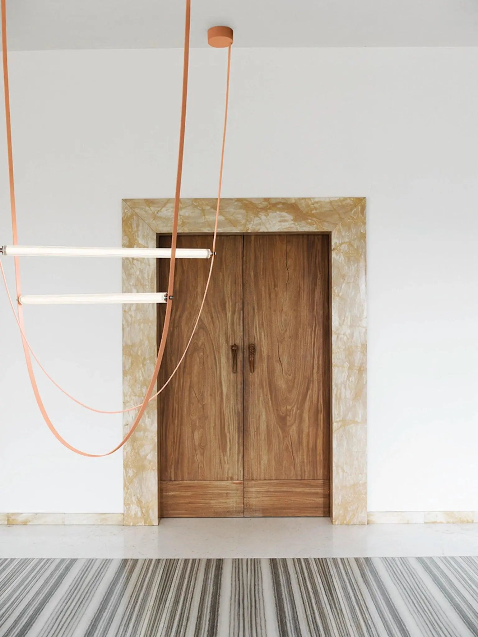 Lampa wisząca WIRELINE różowy, marka Flos