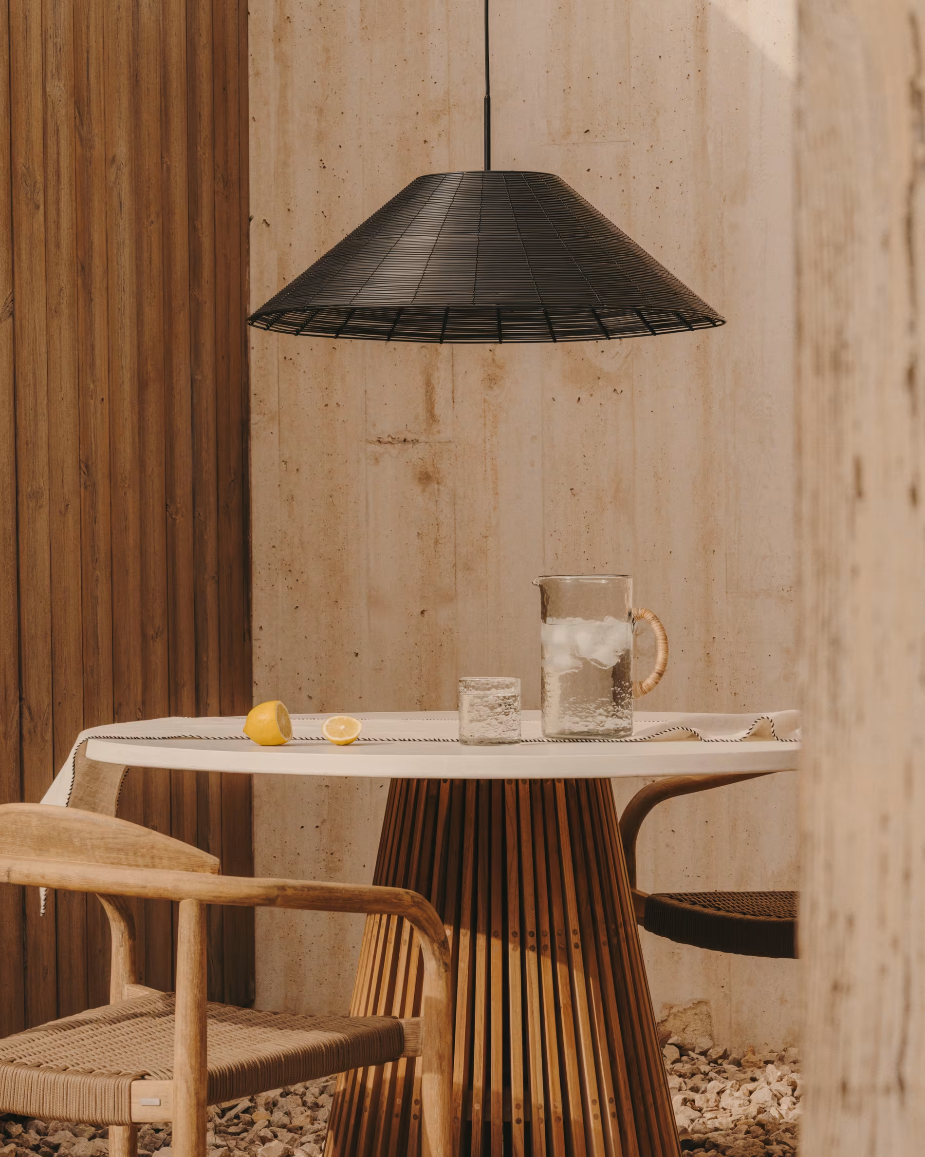 Klosz lampy wiszącej SARANELLA czarny La Forma Eye on Design