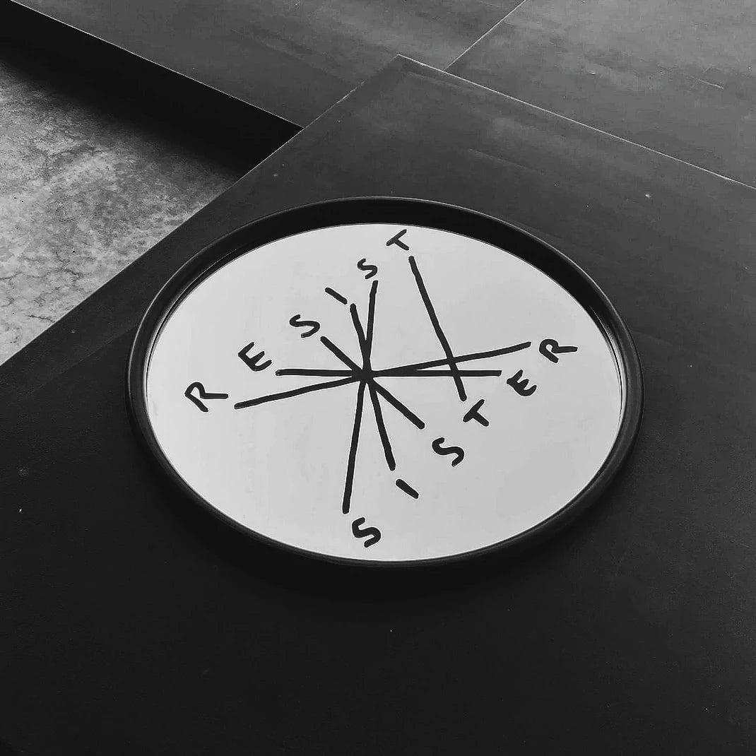 Lustro CONNECTION RESIST SISTER czarny Seletti Eye on Design