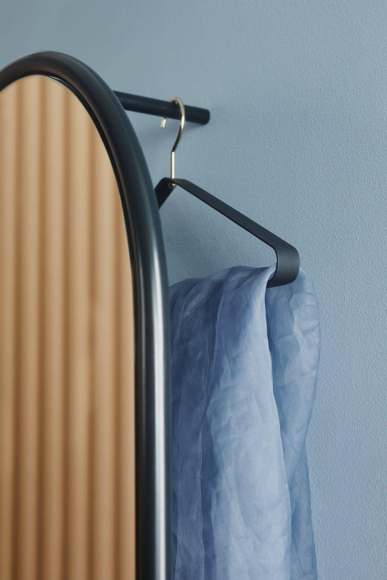 Lustro z wieszakiem ANGUI czarna rama AYTM Eye on Design