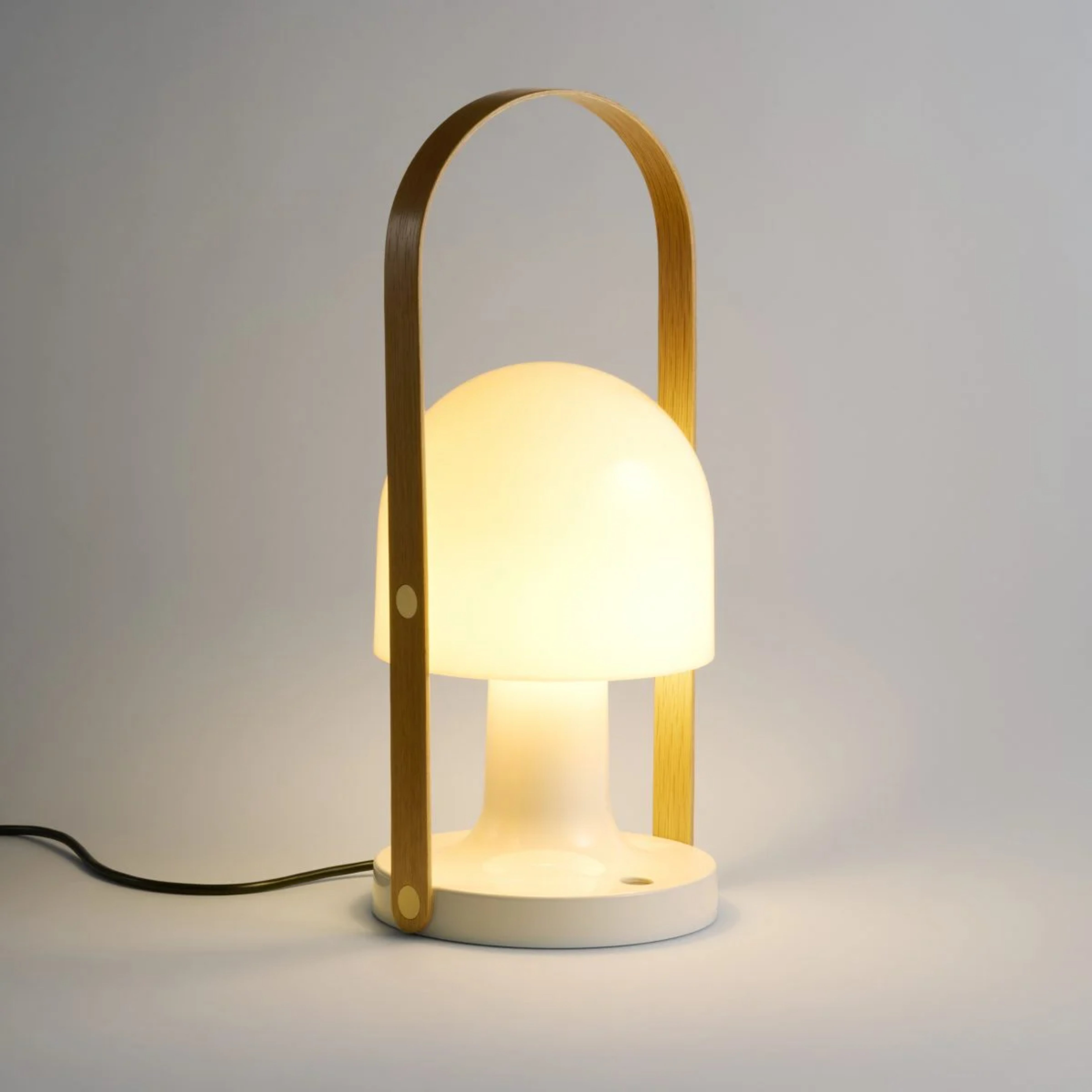 FOLLOWME PLUS Table Lamp in White with Brown