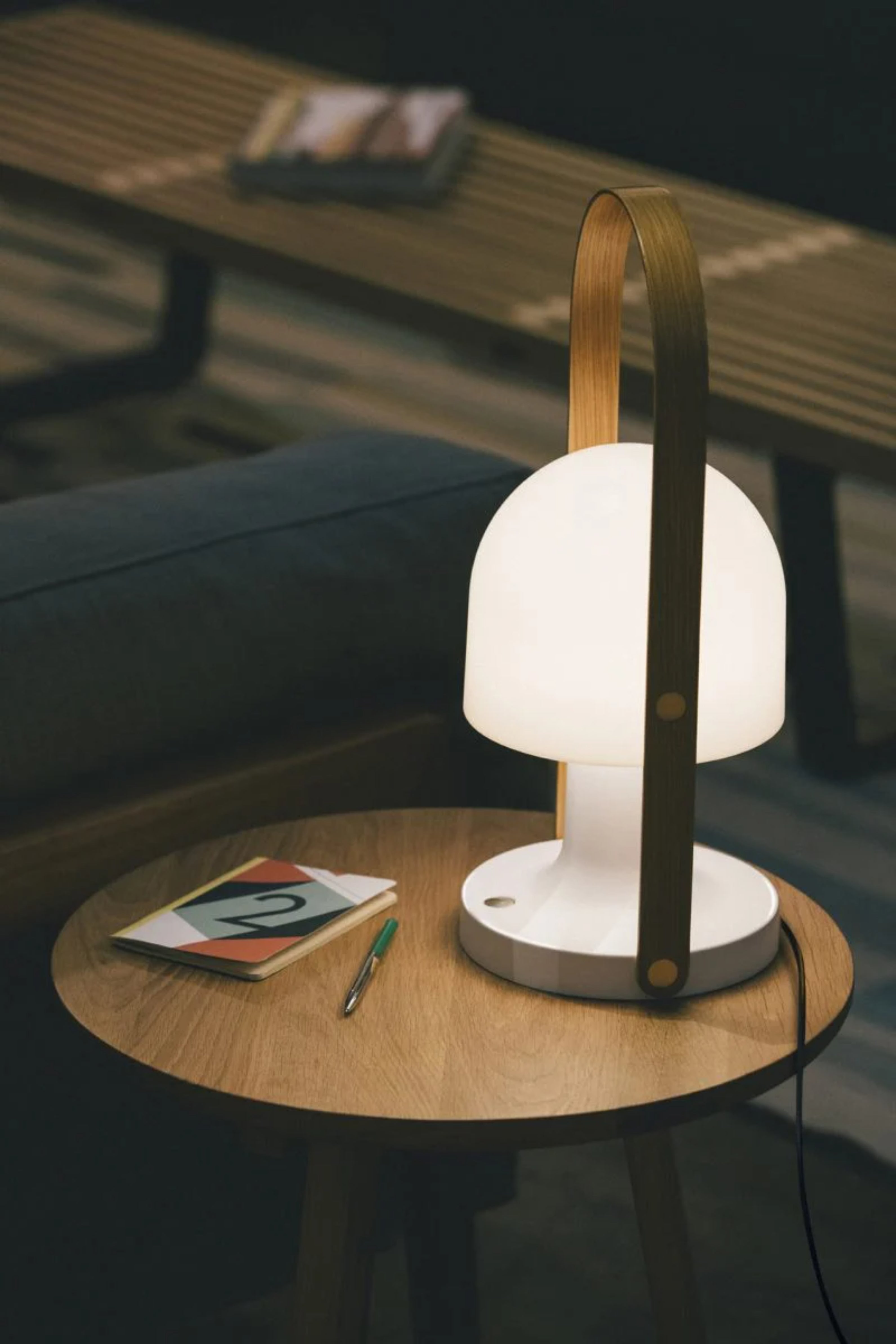 FOLLOWME PLUS Table Lamp in White with Brown
