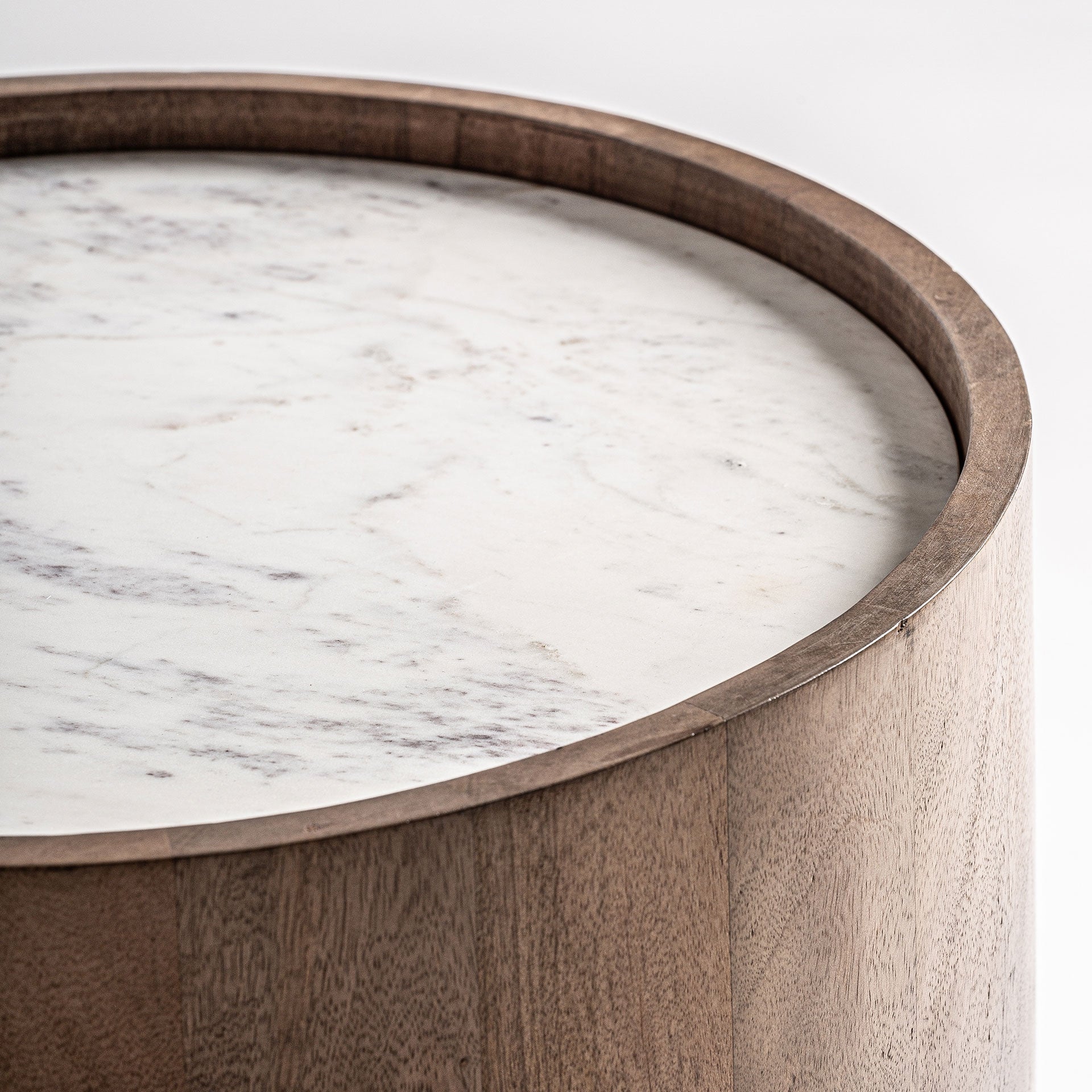 Beistelltisch ARNEKE aus Mangoholz mit Marmorplatte