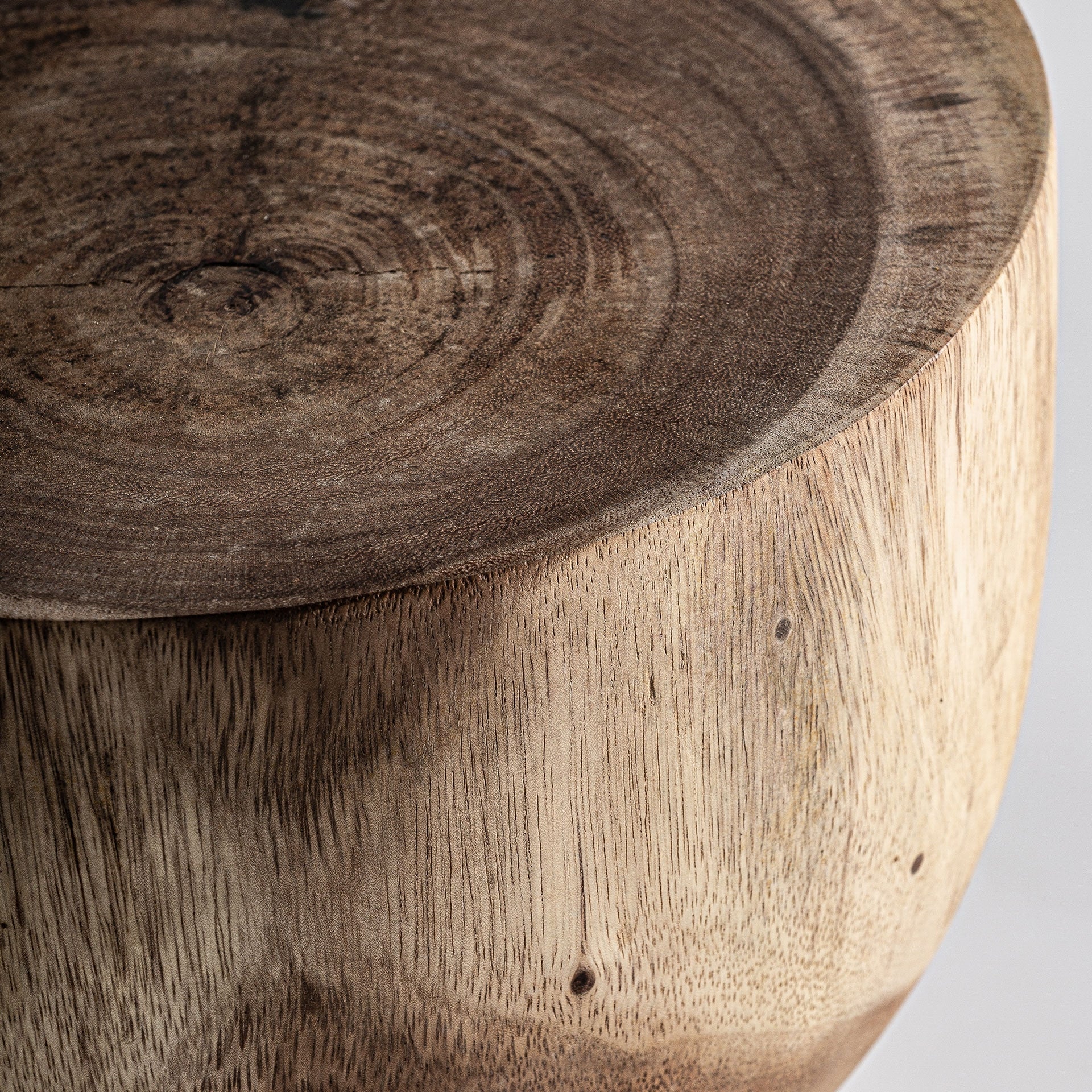 Sanduhrförmiger Tisch RIMINI aus Suarholz