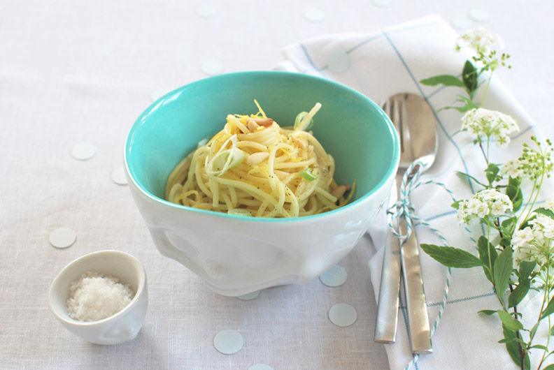 Miska HAPPY biały z seledynowy wnętrzem 58products Eye on Design