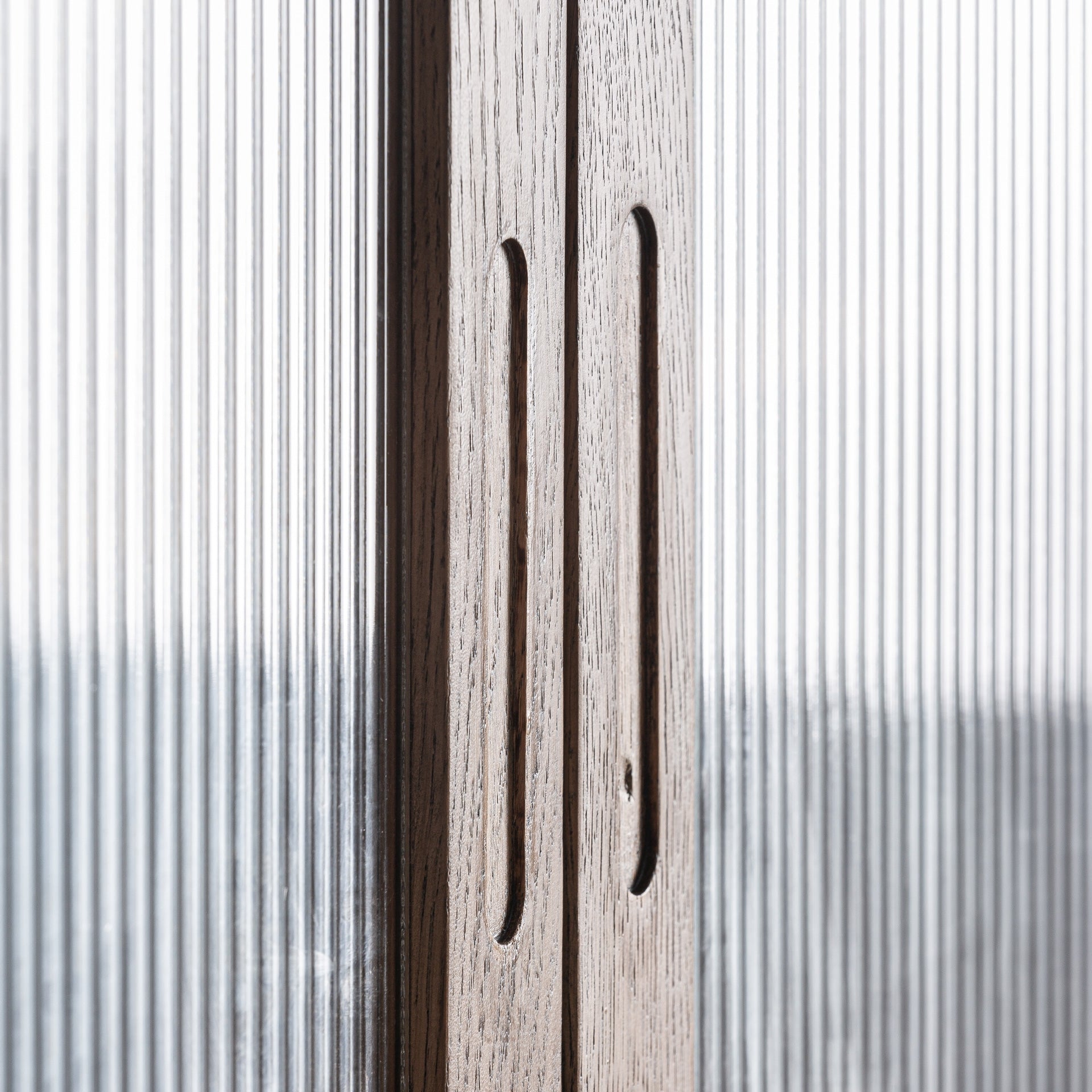 Barek mit Verglasung DOUZY aus Eichenholz mit Marmorplatte