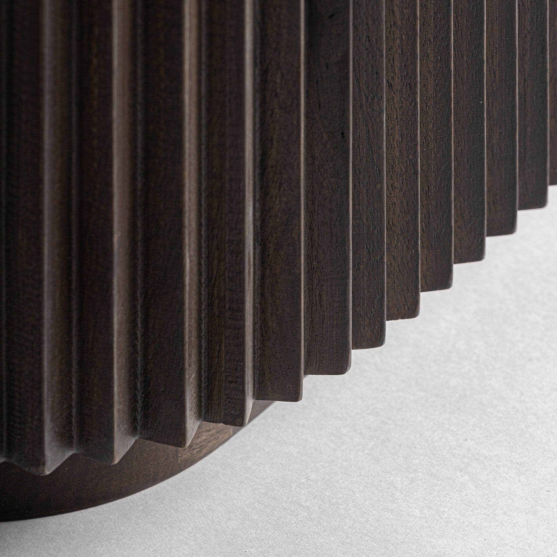 RTV-Sideboard CENVES aus Mangoholz mit Marmorplatte
