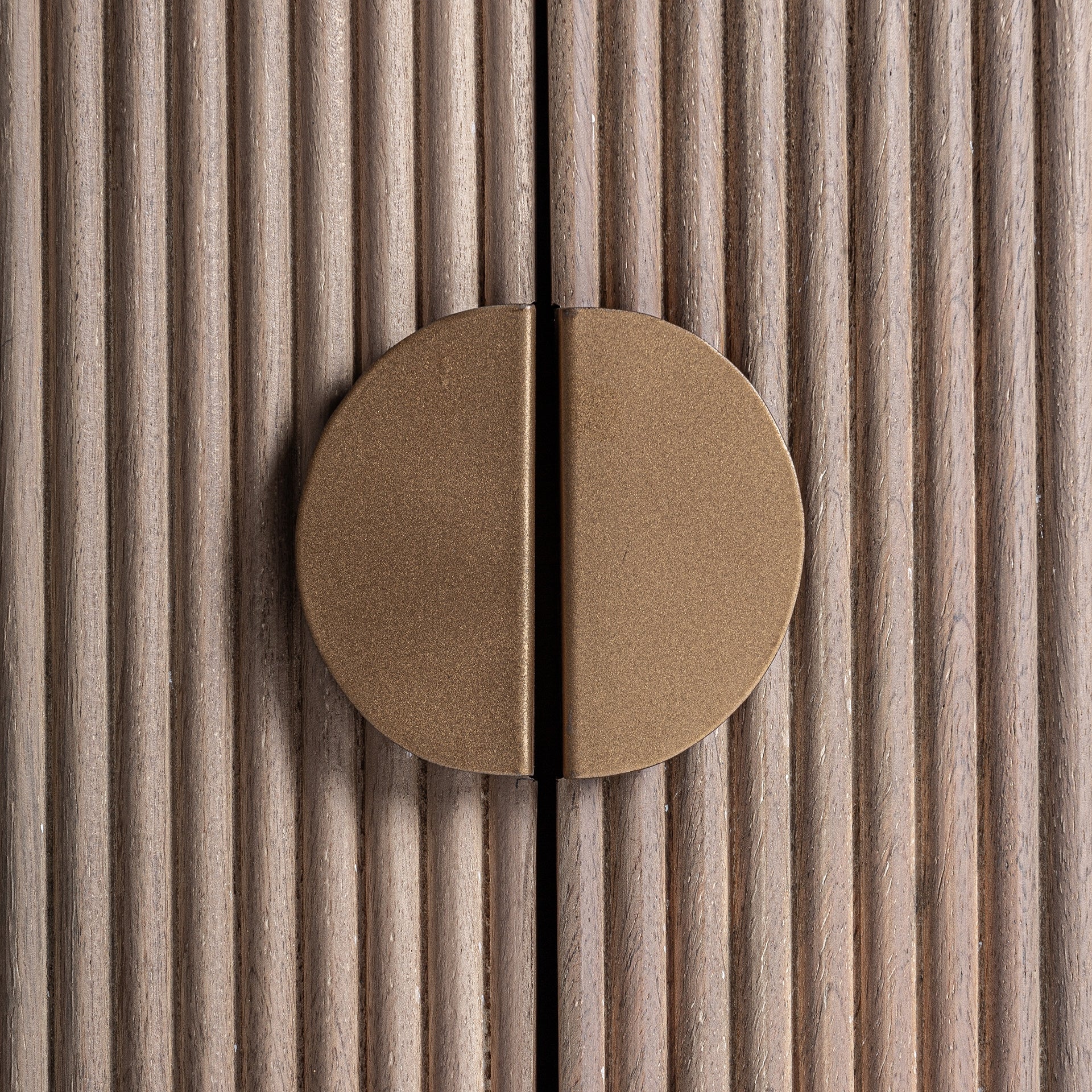 RTV-Sideboard ZERF aus Mangoholz mit Marmorplatte