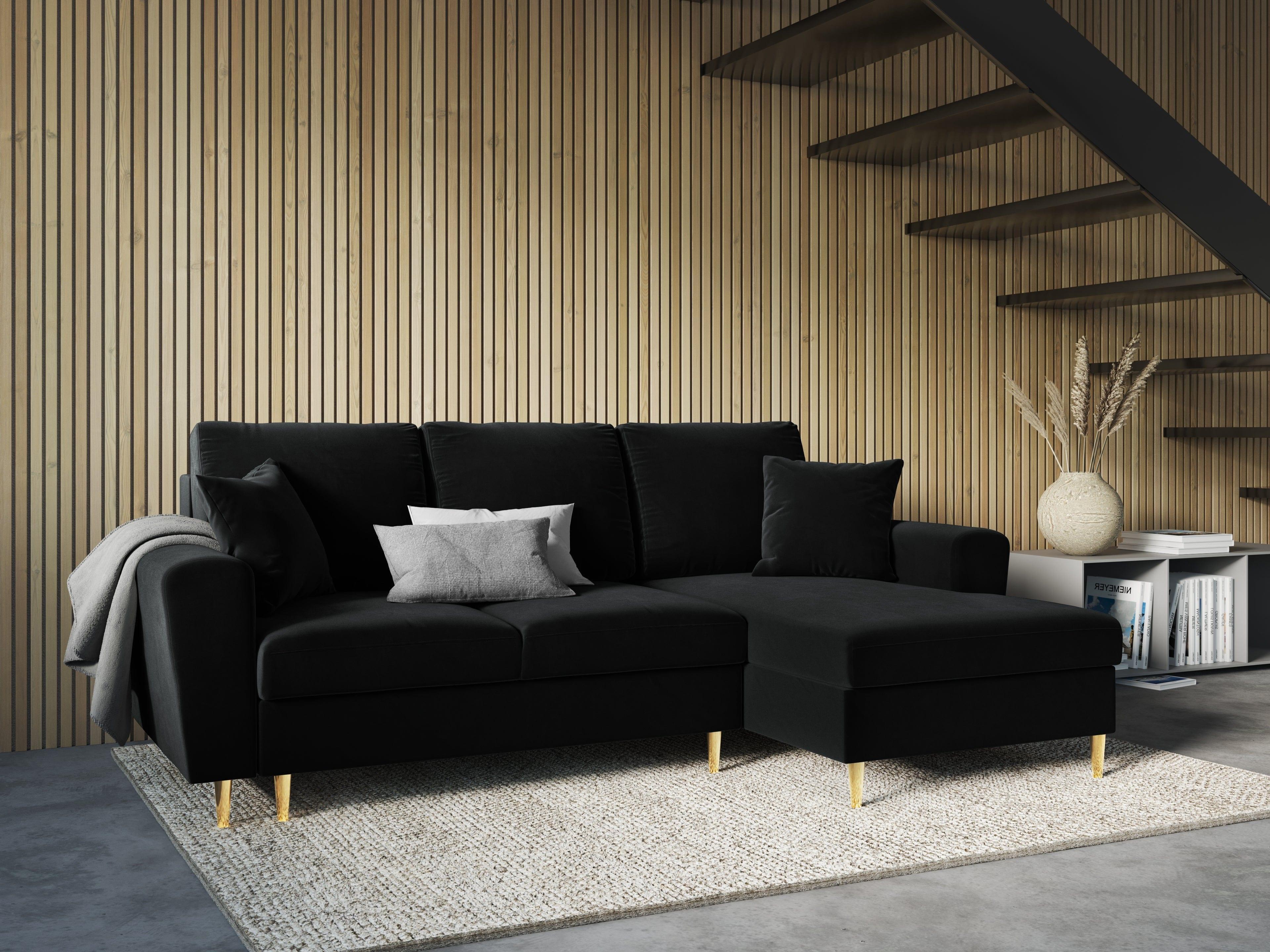 Narożnik prawostronny aksamitny z funkcją spania KYOTO czarny ze złotą podstawą Cosmopolitan Design Eye on Design