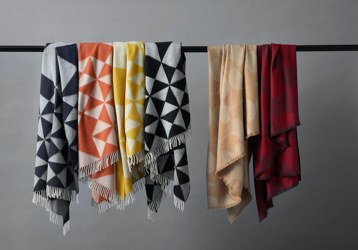 Narzuta MIRROR THROW granatowy Verpan Eye on Design