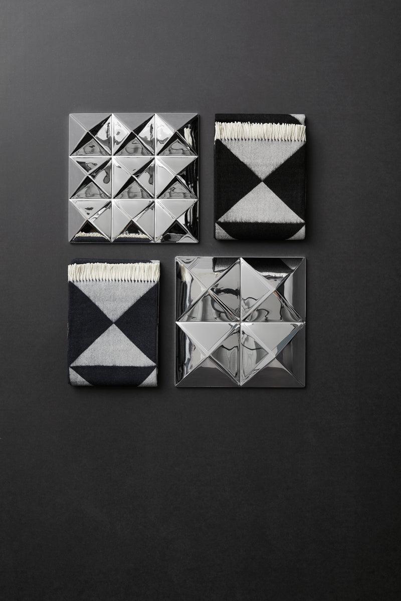 Narzuta MIRROR THROW granatowy Verpan Eye on Design