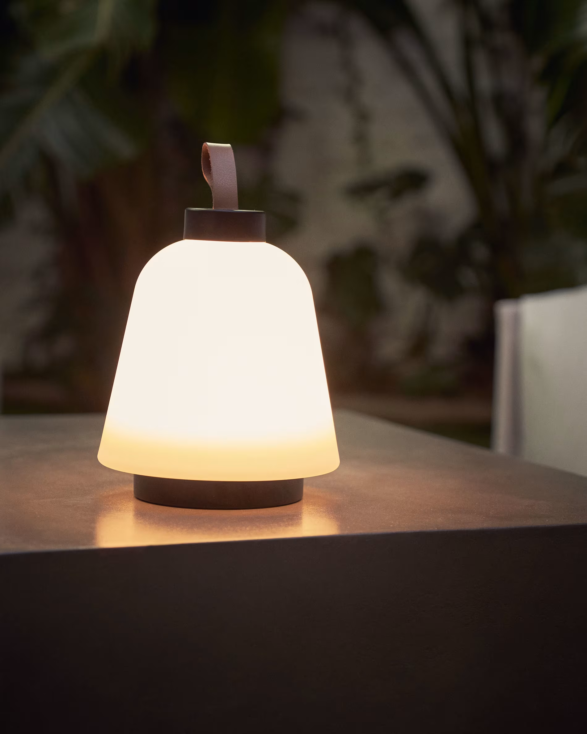 Lampa akumulatorowa UDIYA czarny La Forma Eye on Design