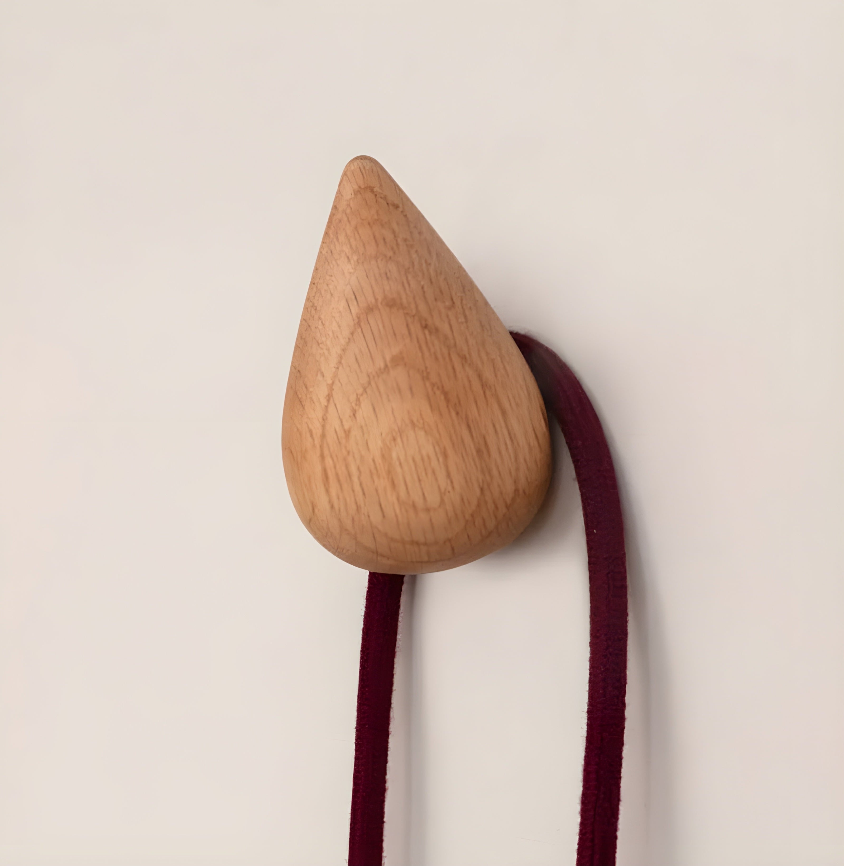 Set von DROPIT Kleiderhaken aus Eichenholz