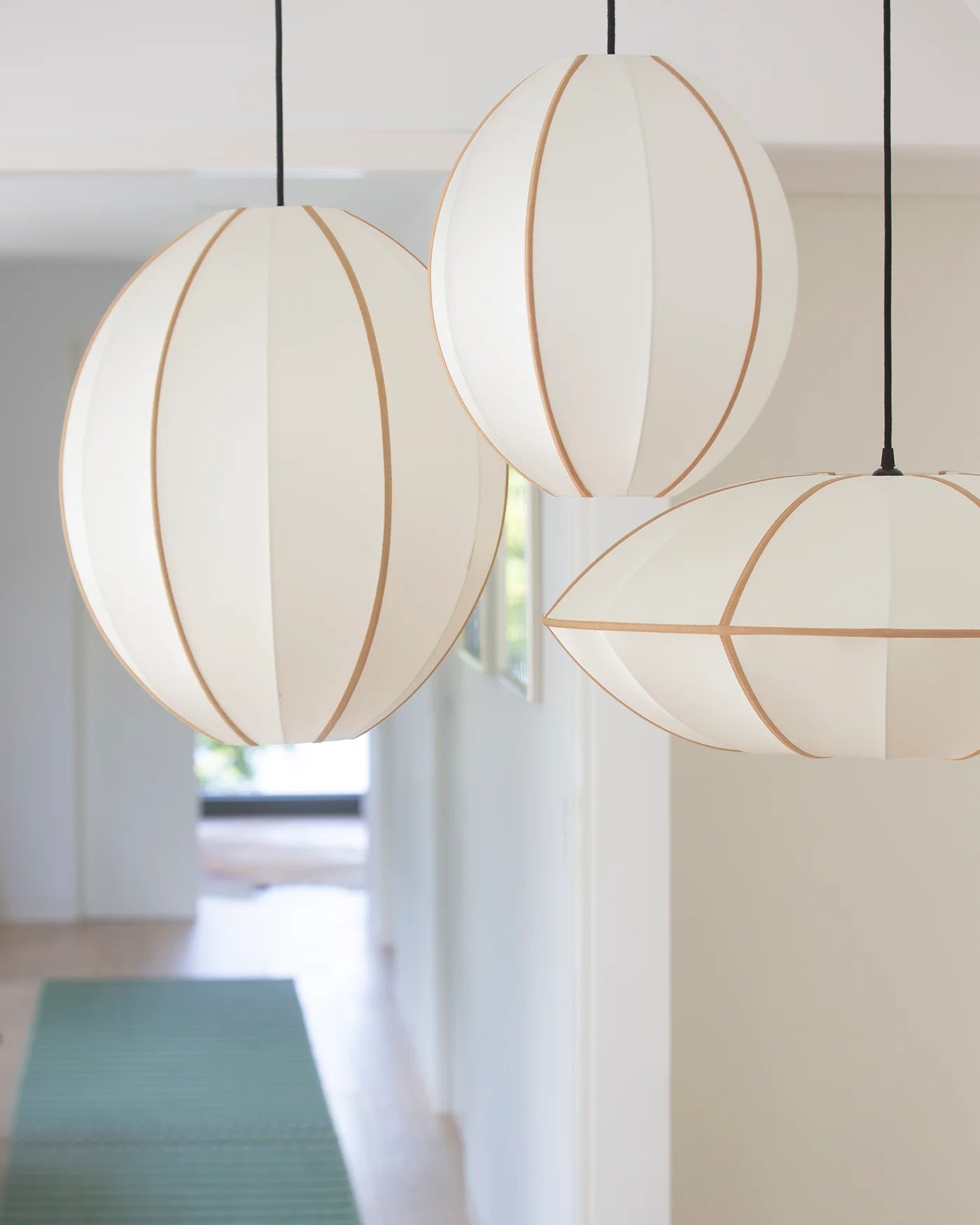 Oval lampshade broken white with amber