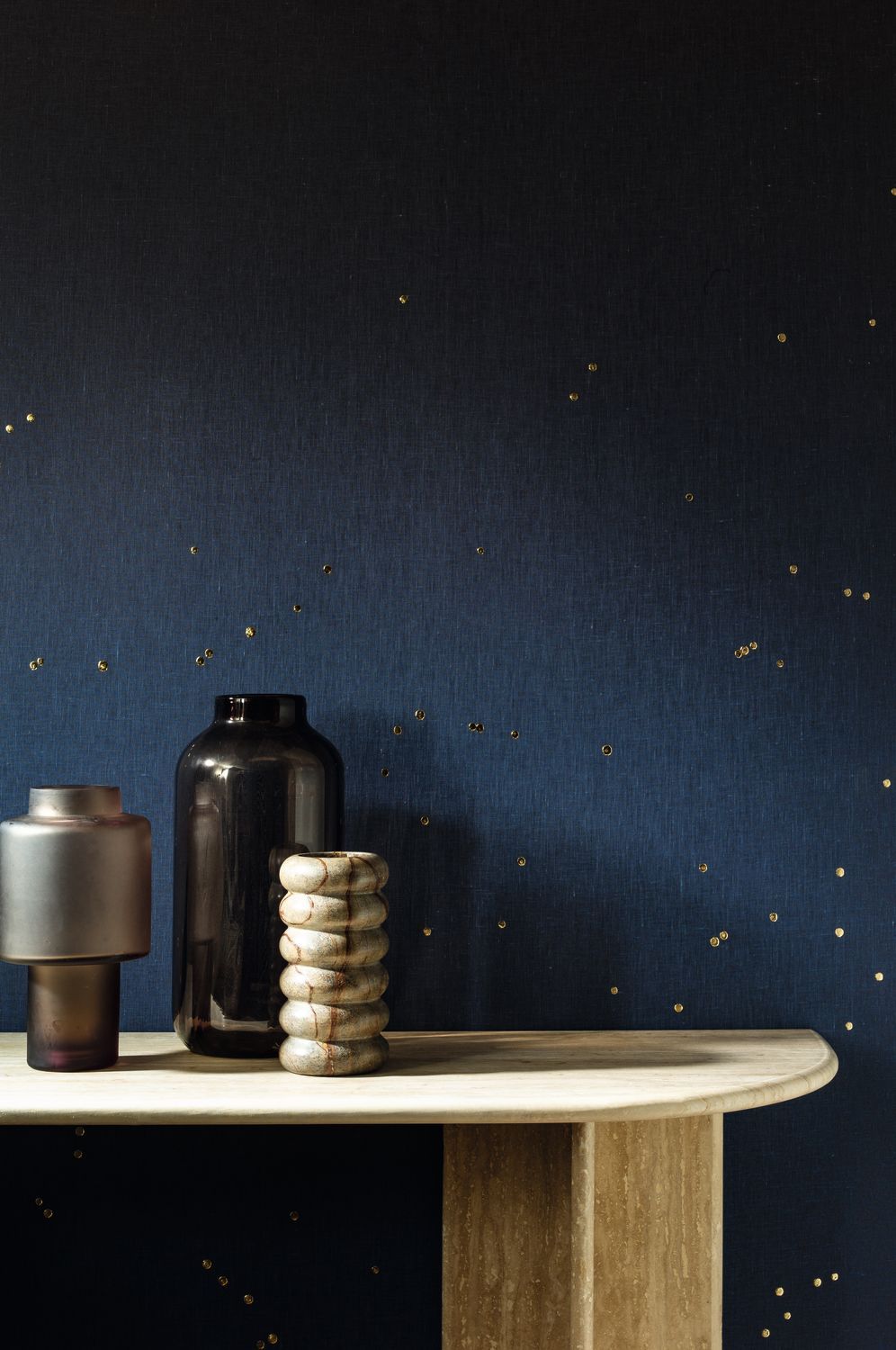 Mural tekstylny gradient z motywem nieba ASTRAL SOLAIRE granatowy z brązem – Casamance