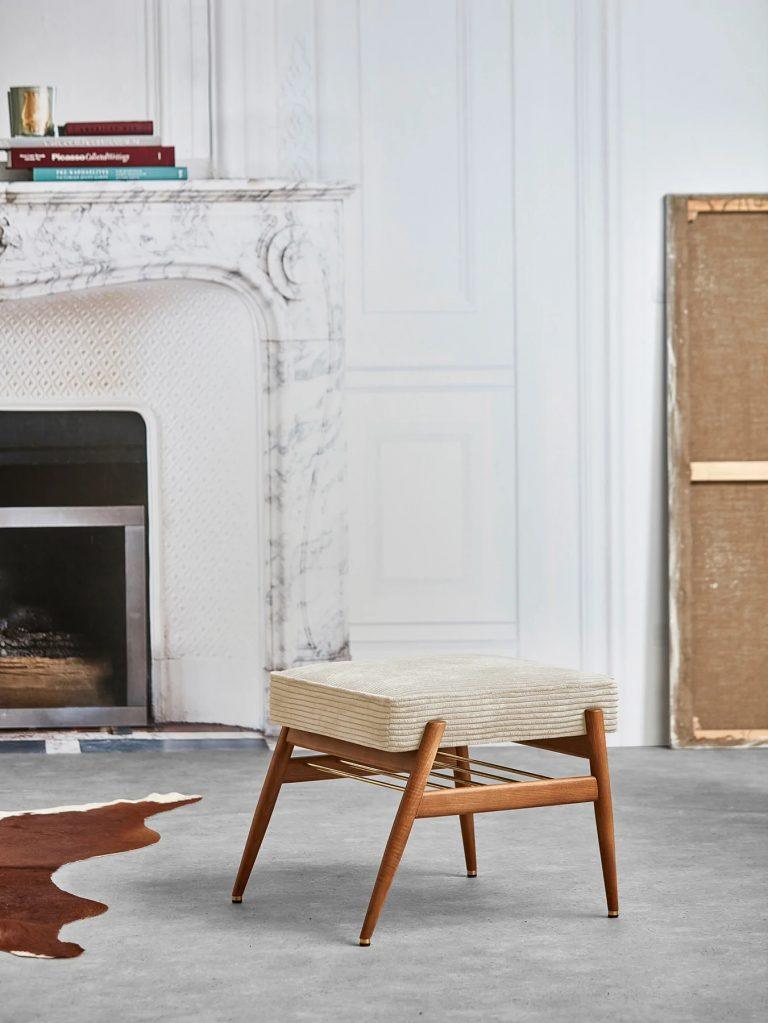 Podnóżek FOX beżowy w tkaninie Boucle Creme 366 concept Eye on Design