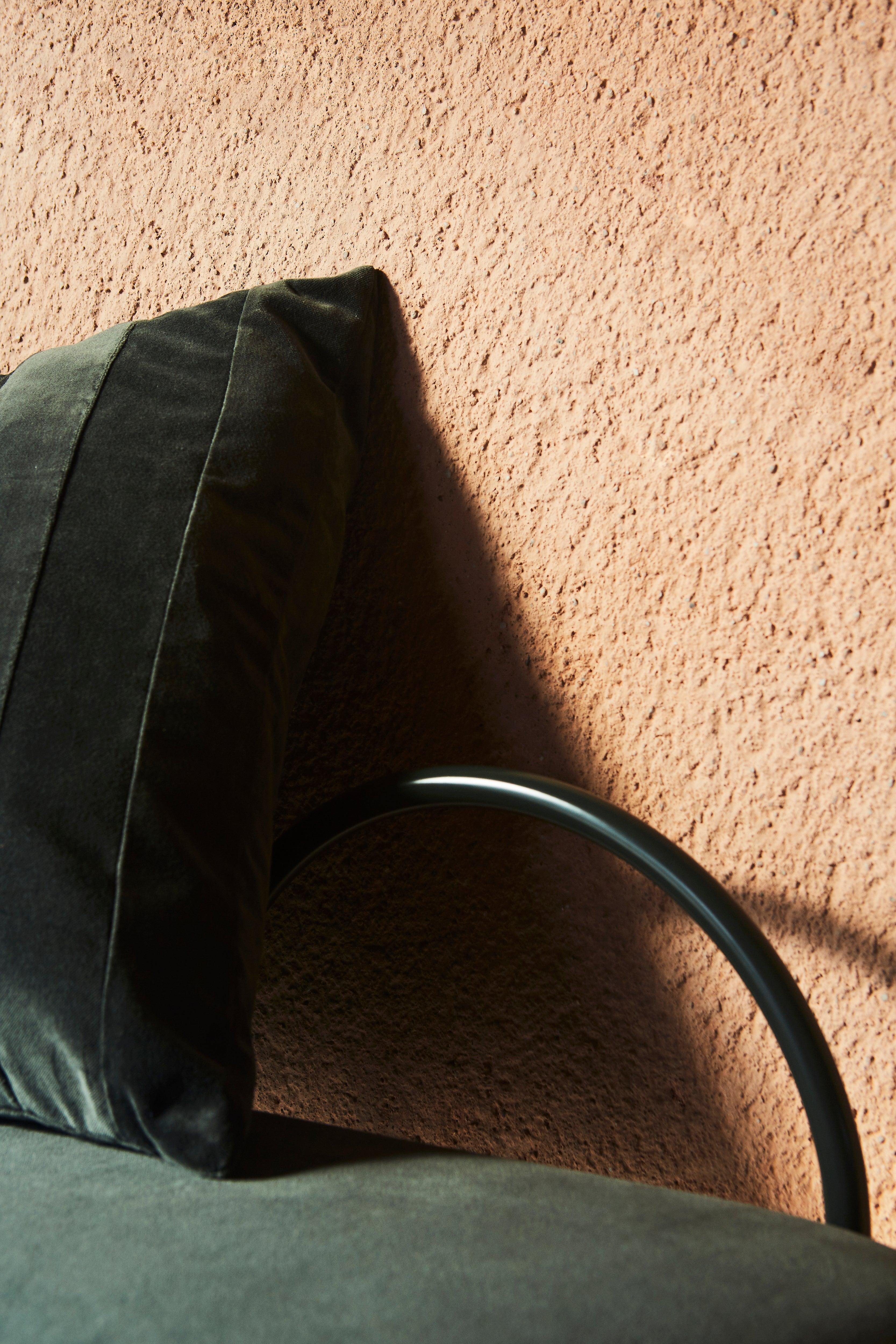 Poduszka aksamitna SANATI zielony AYTM Eye on Design