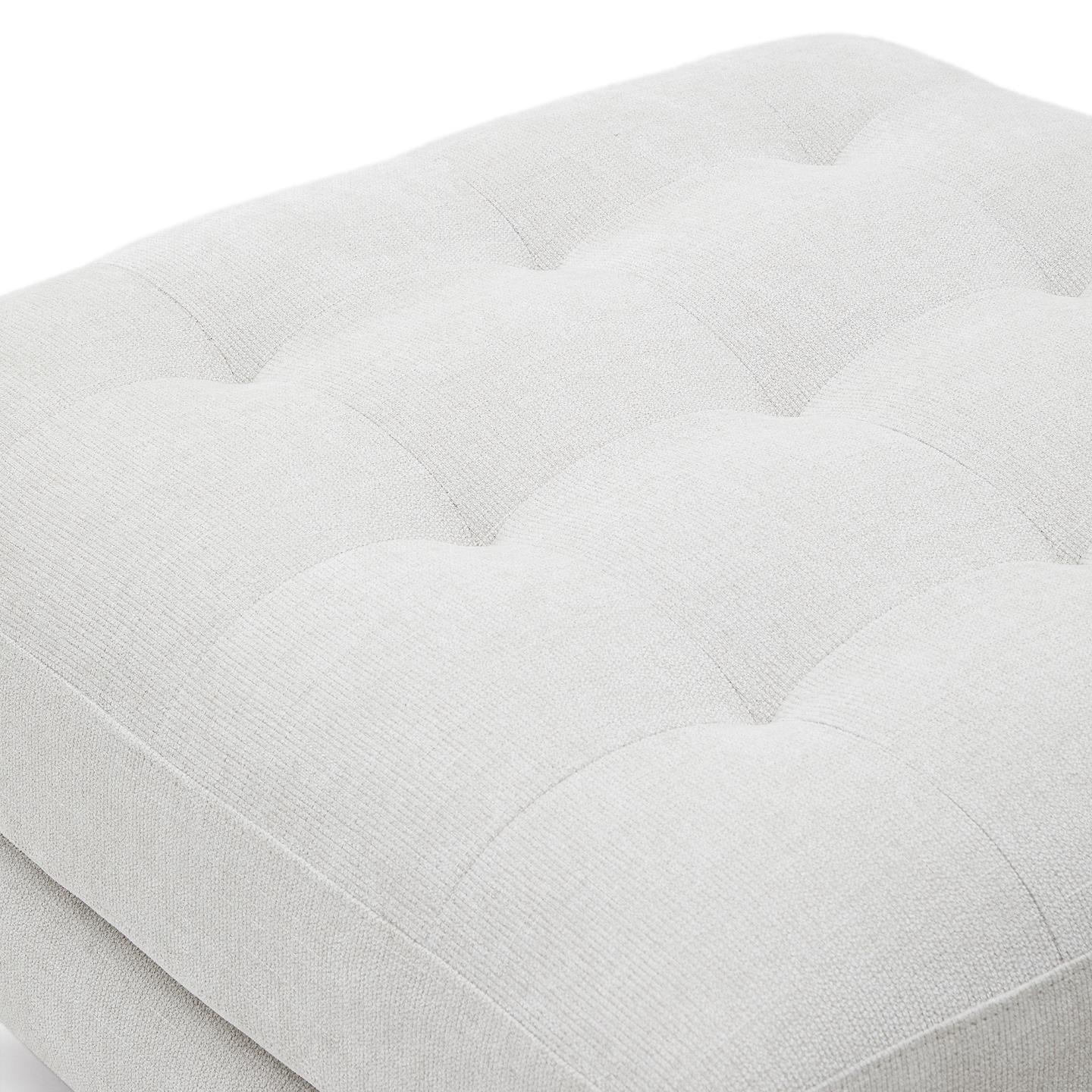 Puf DEBRA perłowy szenil z bukową podstawą La Forma Eye on Design