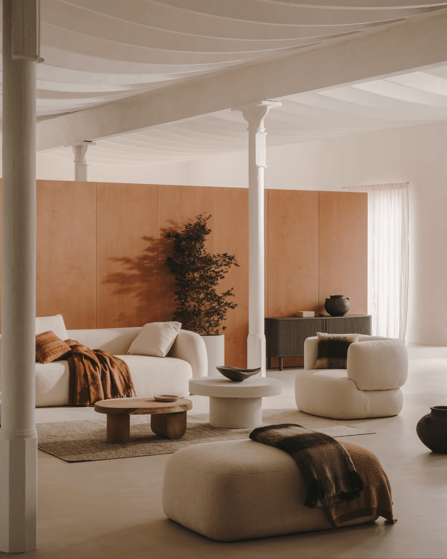 Puf MARTINA baranek écru La Forma Eye on Design